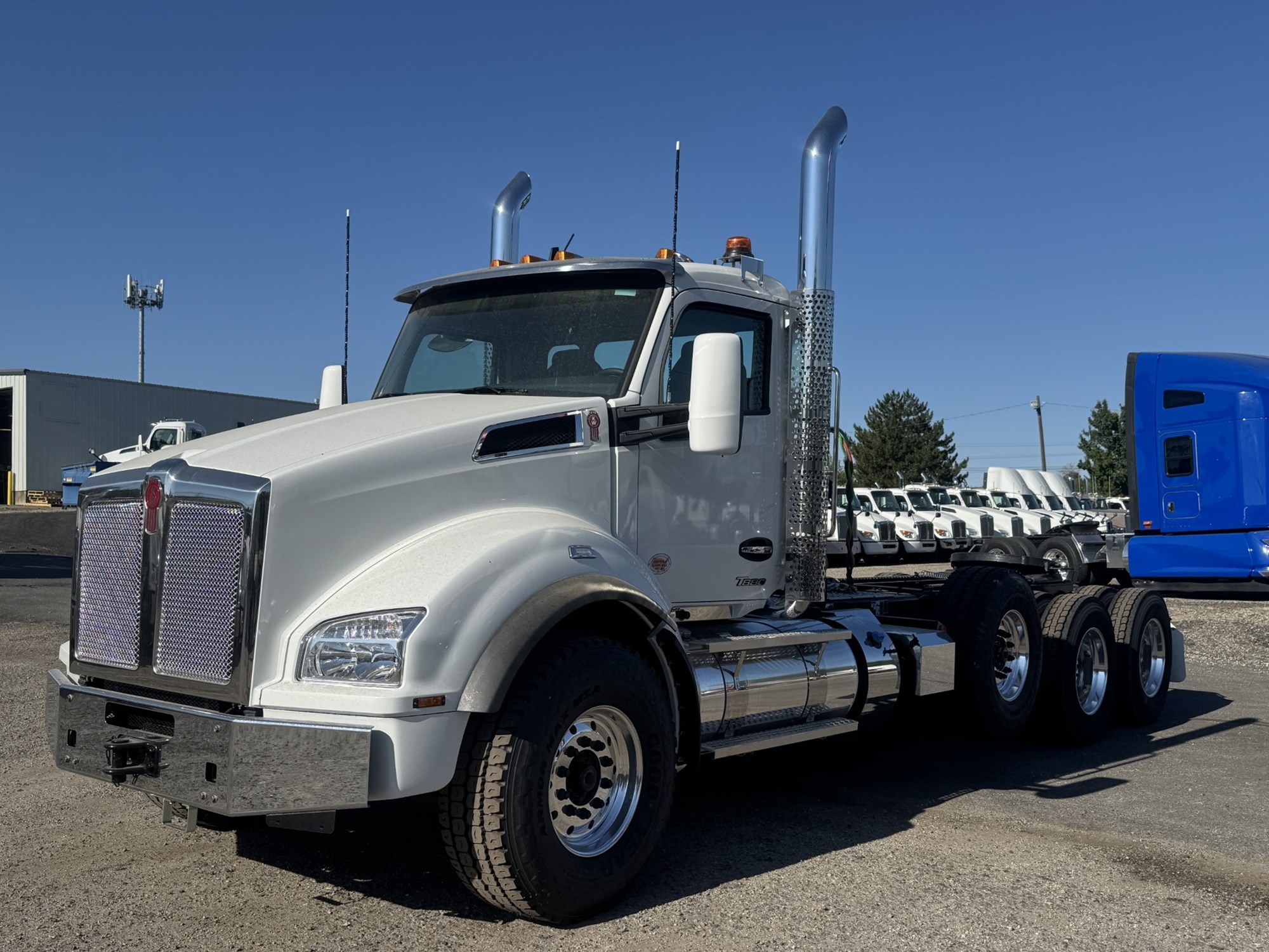 2026 Kenworth T880 - image 1