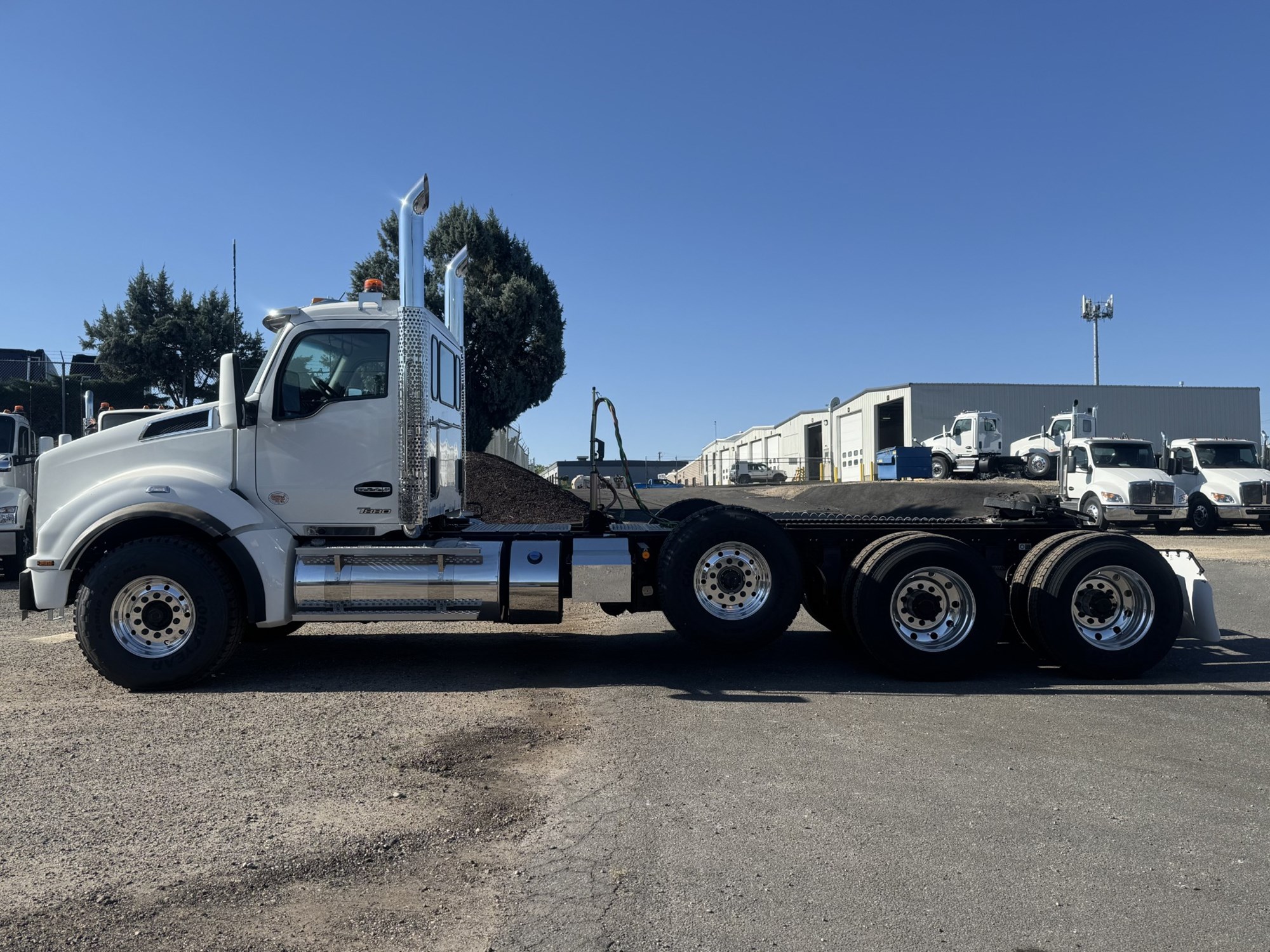 2026 Kenworth T880 - image 2
