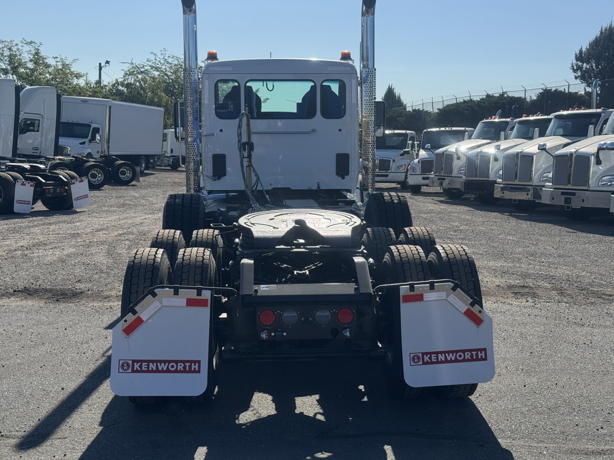2026 Kenworth T880 - image 4