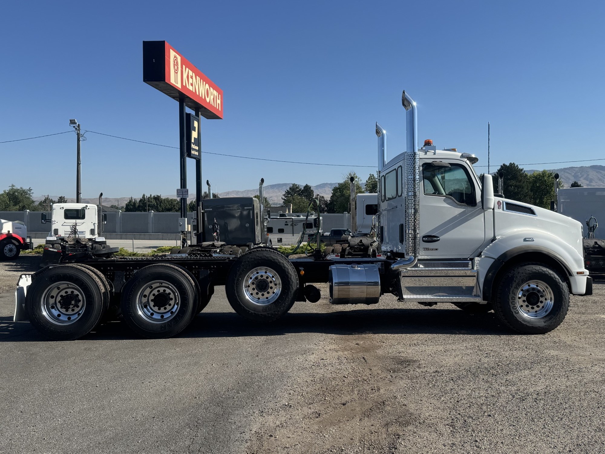 2026 Kenworth T880 - image 6