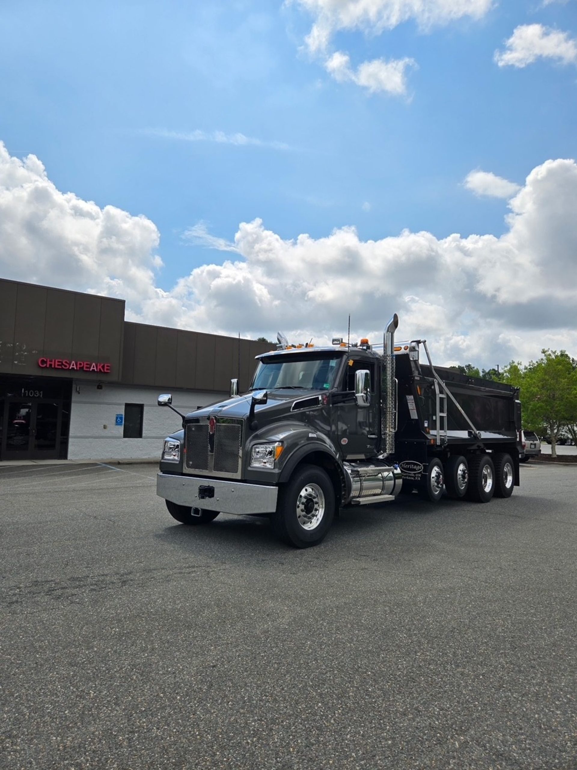 2026 Kenworth T880 - image 1 of 6