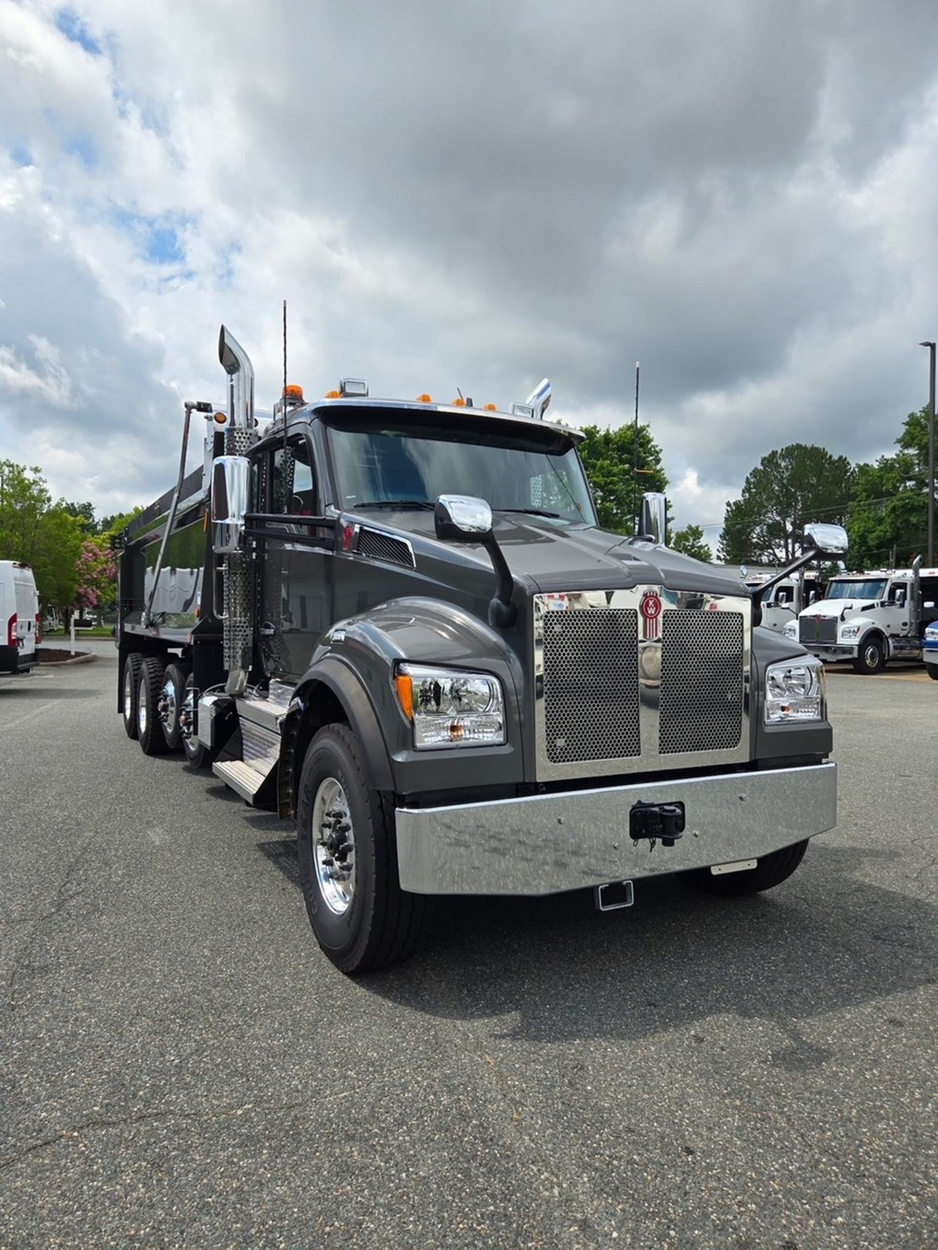 2026 Kenworth T880 - image 3 of 6