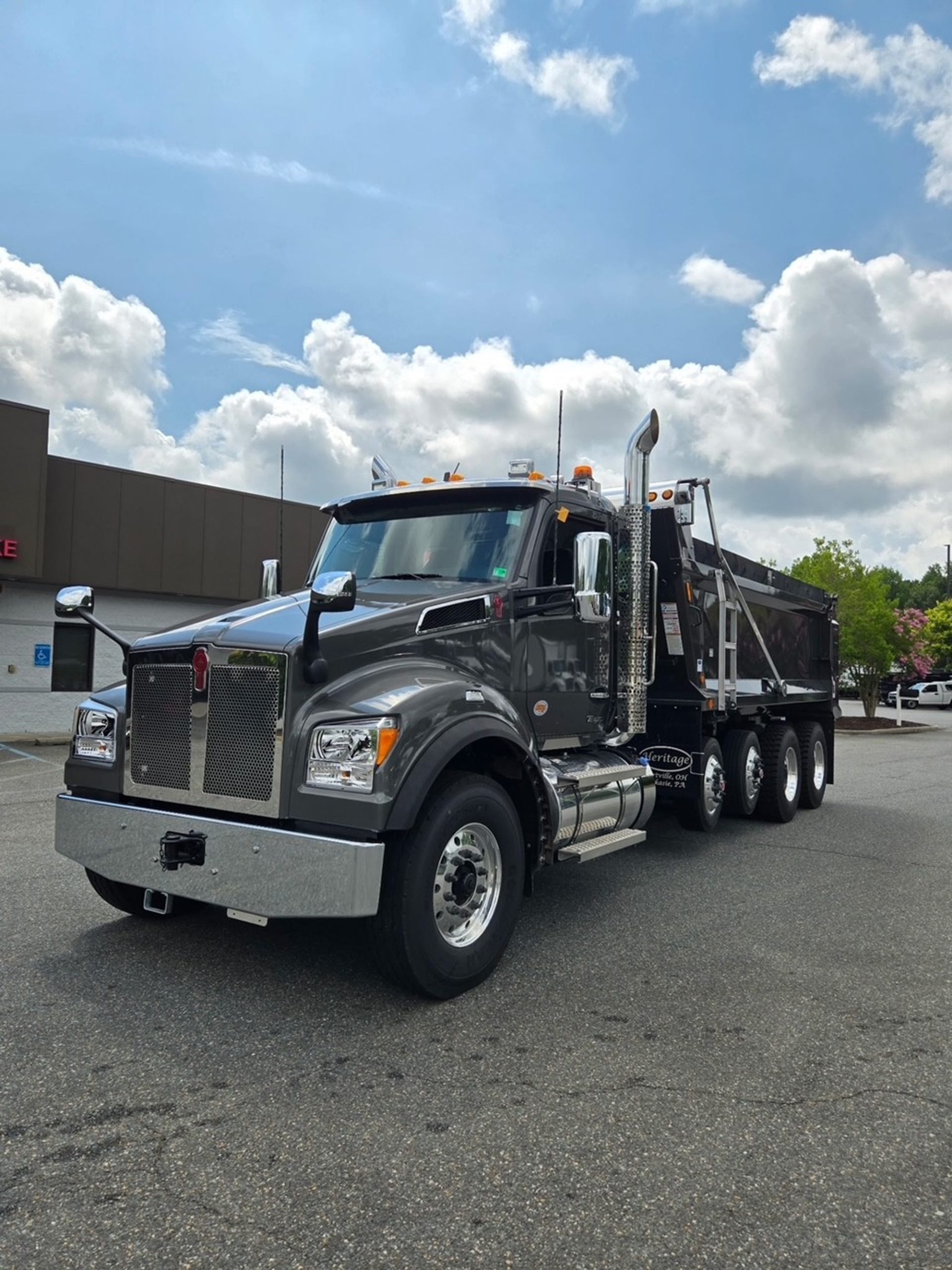 2026 Kenworth T880 - image 4 of 6
