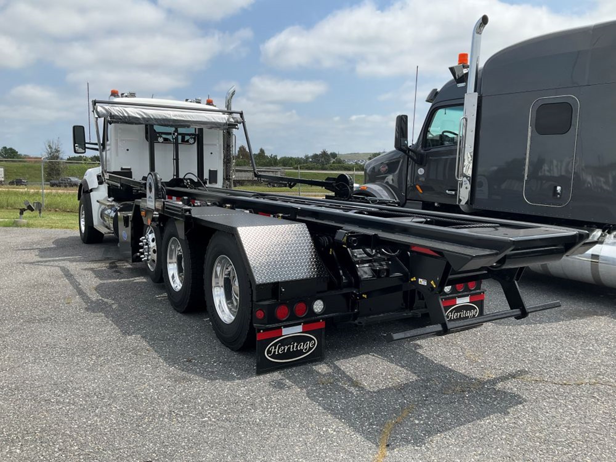 2026 Kenworth T880 2026 Kenworth T880 - image 5 of 6