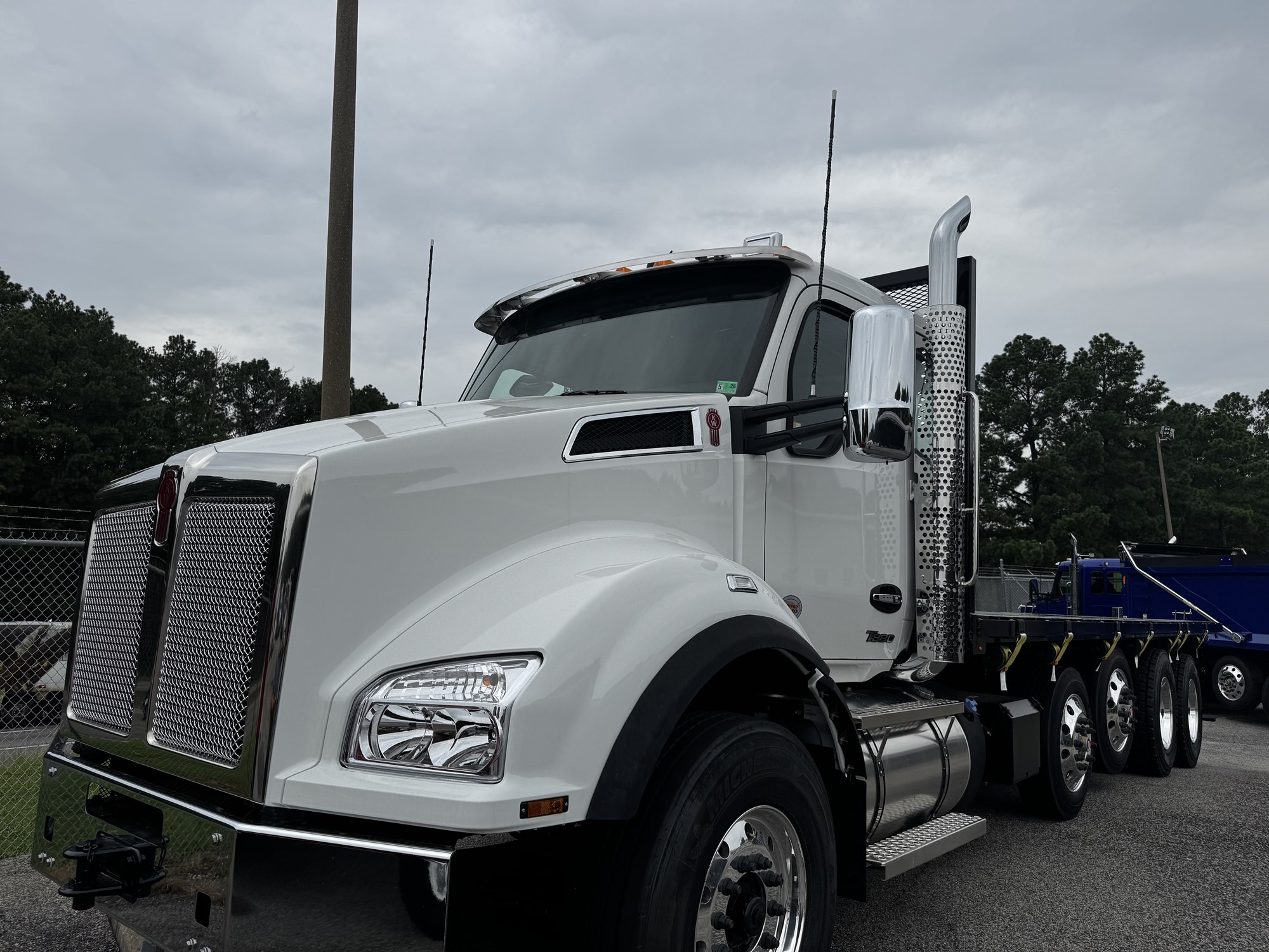 2026 Kenworth T880 - image 3 of 6