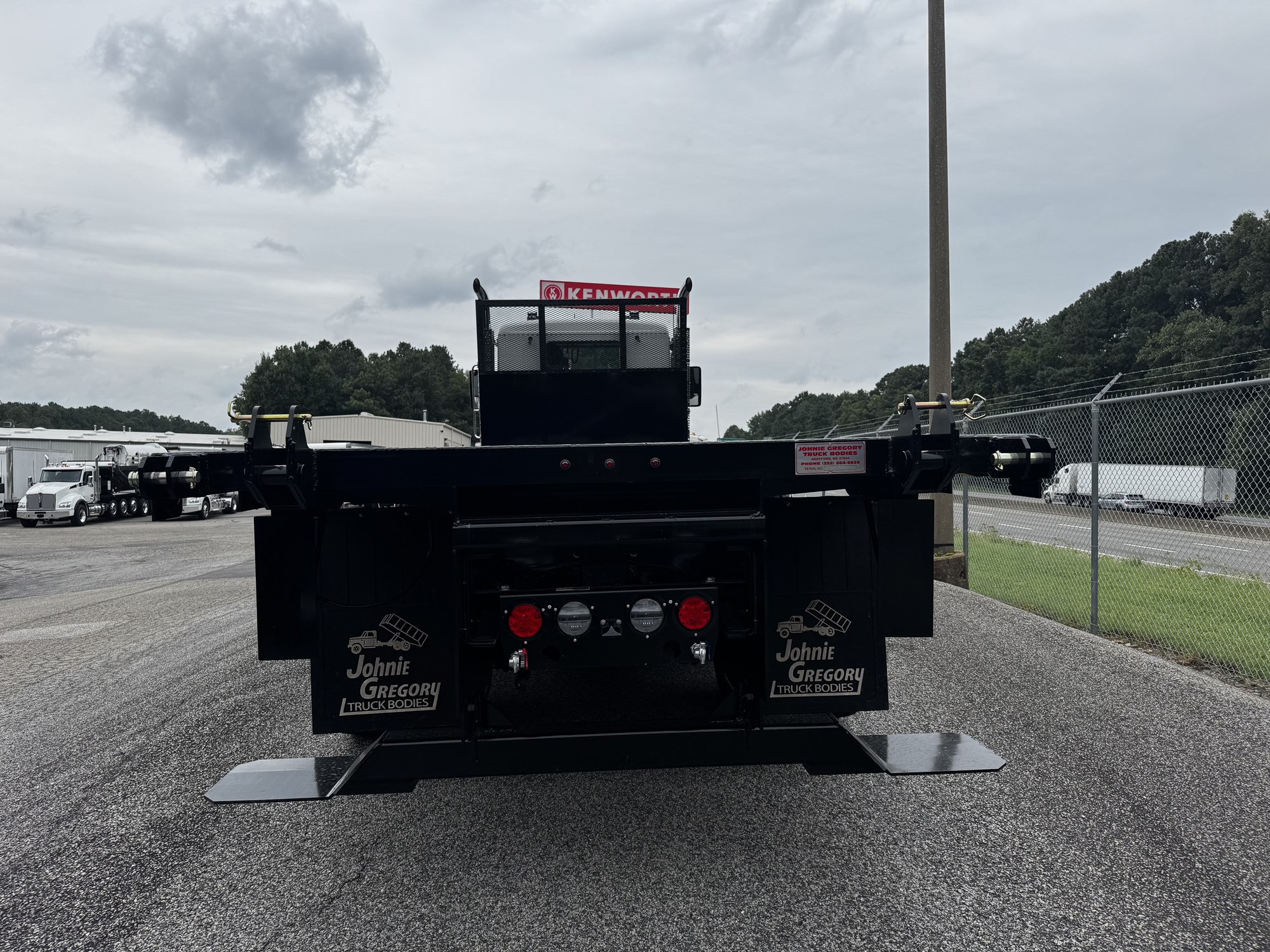 2026 Kenworth T880 - image 6 of 6