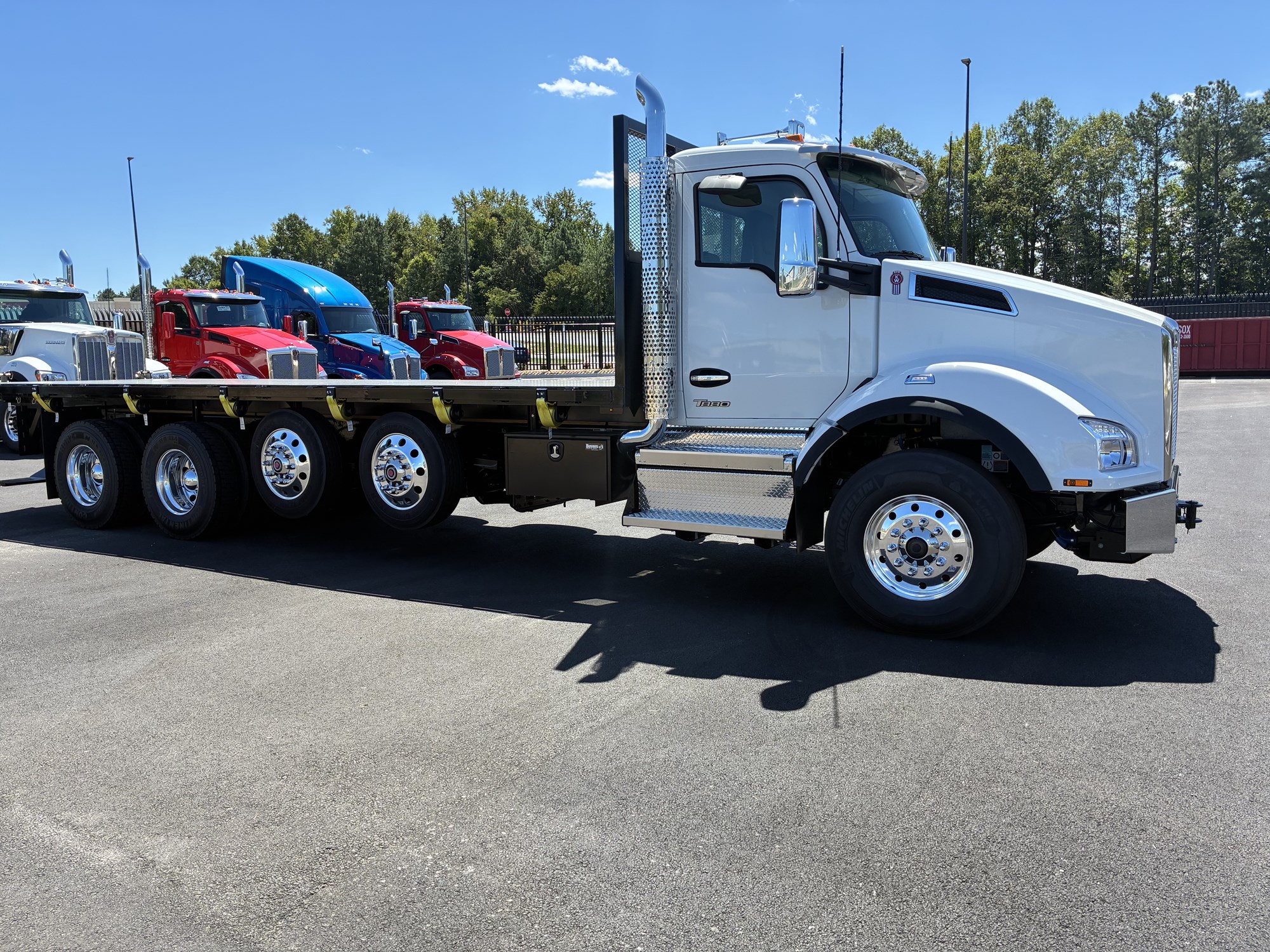 2026 Kenworth T880 - image 1 of 6