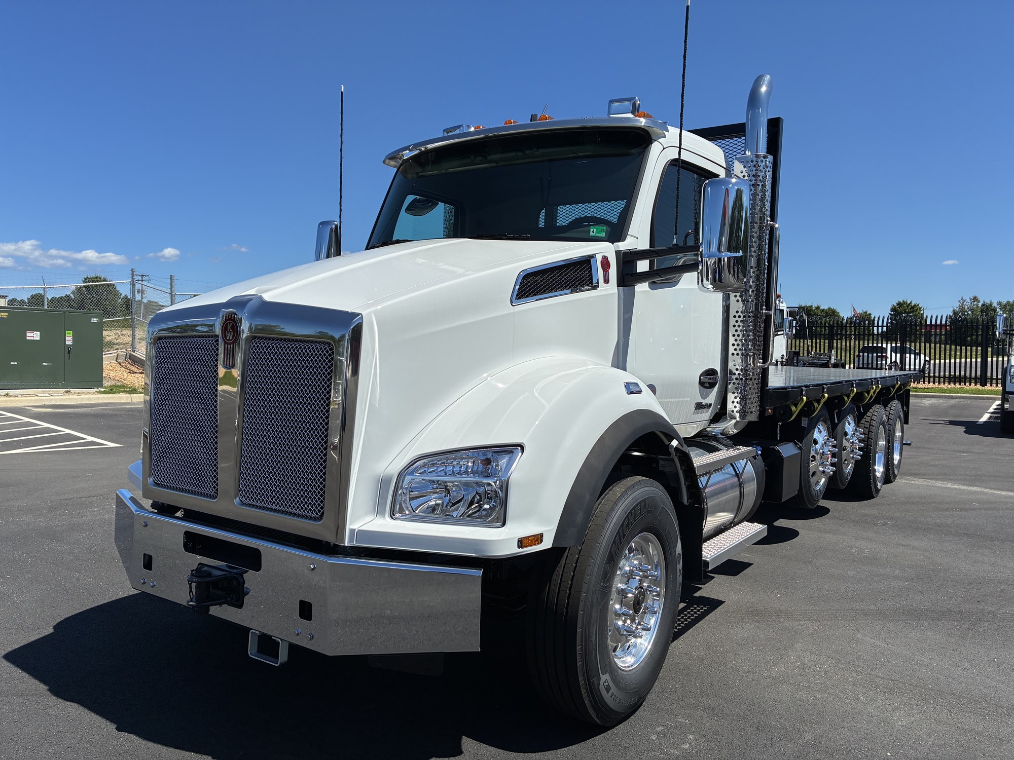 2026 Kenworth T880 - image 3 of 6