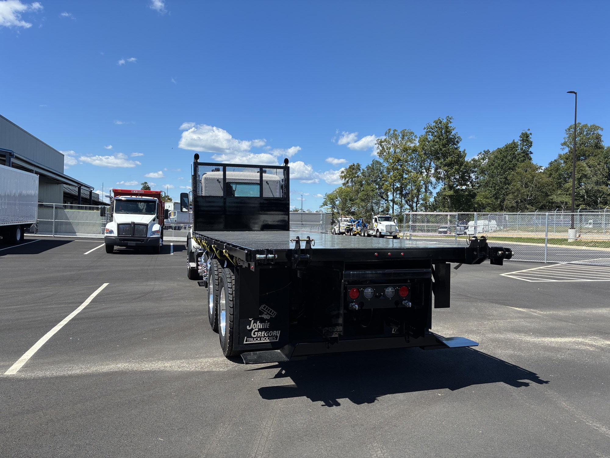 2026 Kenworth T880 - image 5 of 6