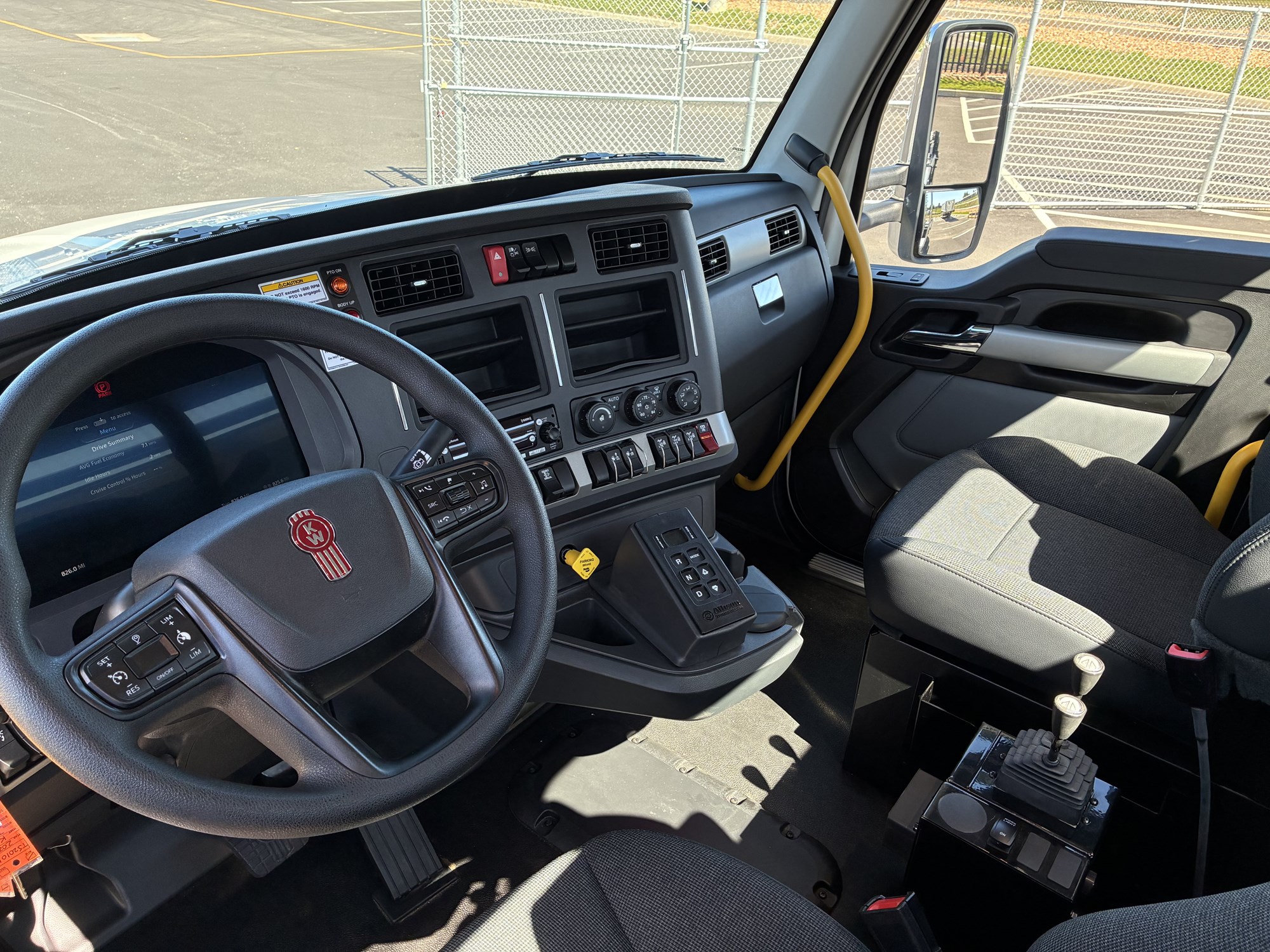 2026 Kenworth T880 - image 4 of 6