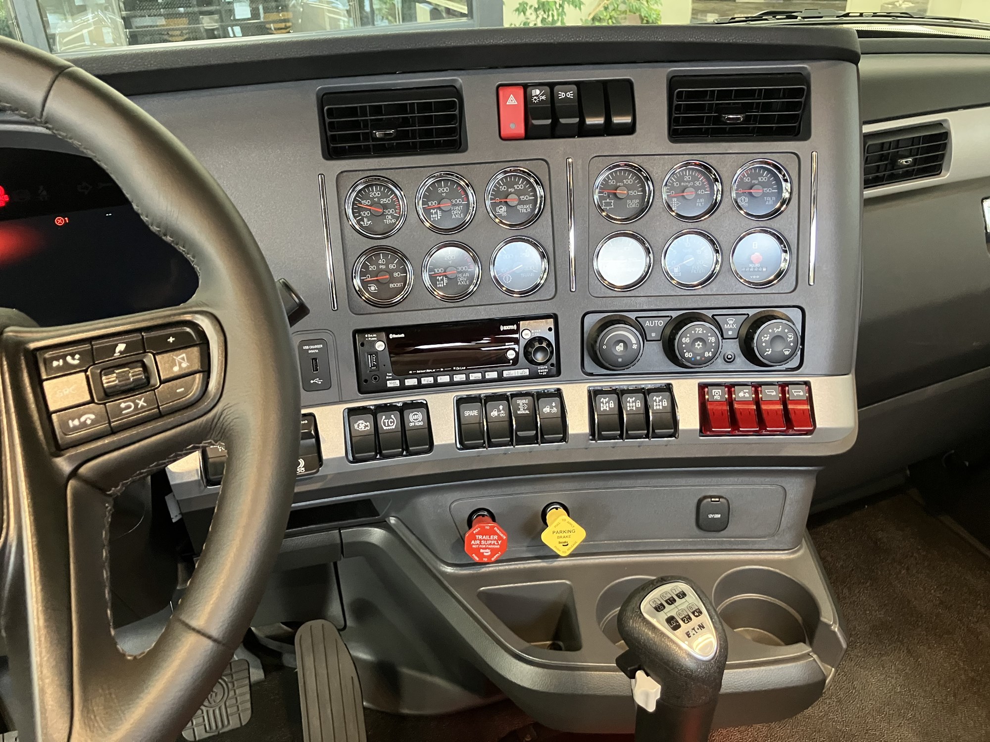 2026 Kenworth T880 - image 5 of 5