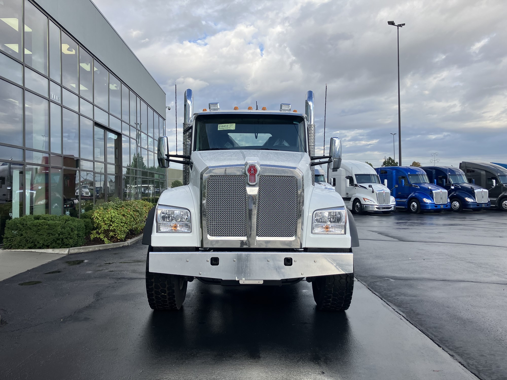 2026 Kenworth T880 - image 2 of 6