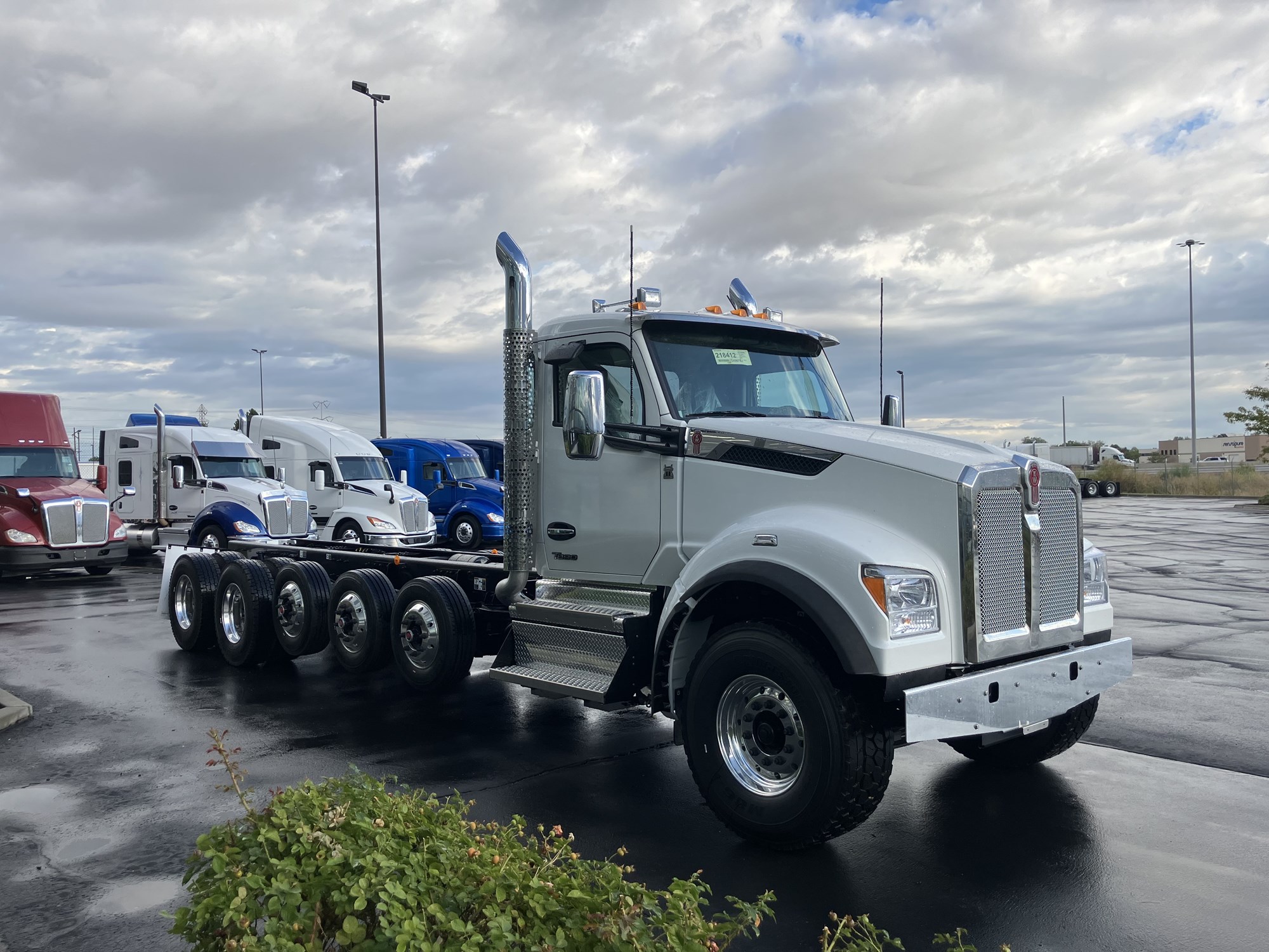 2026 Kenworth T880 - image 3 of 6