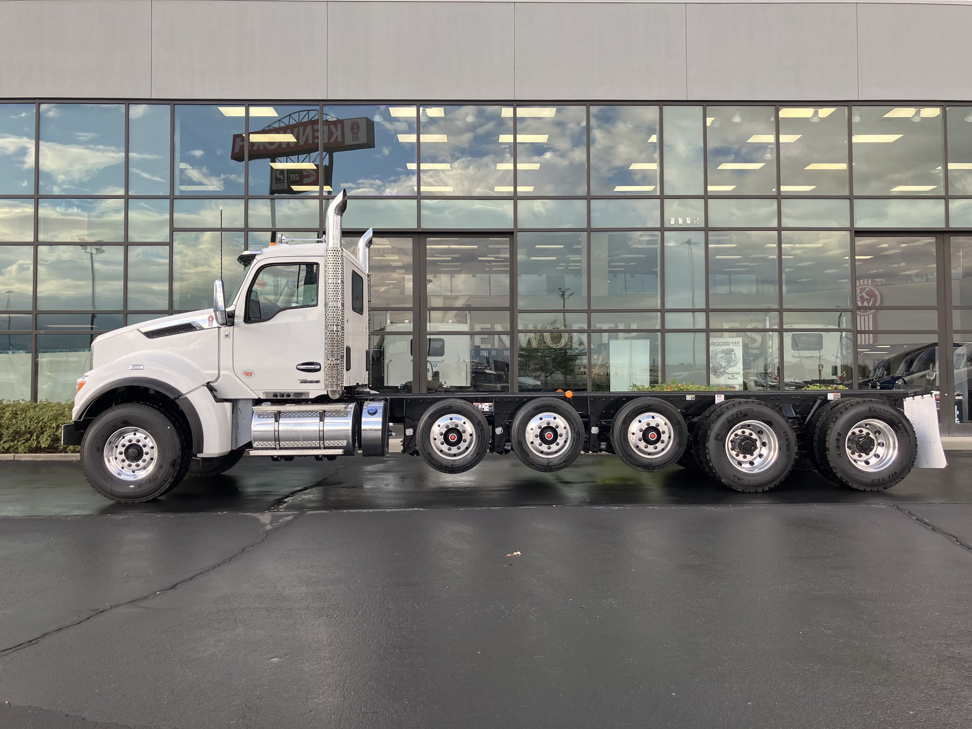 2026 Kenworth T880 - image 6 of 6