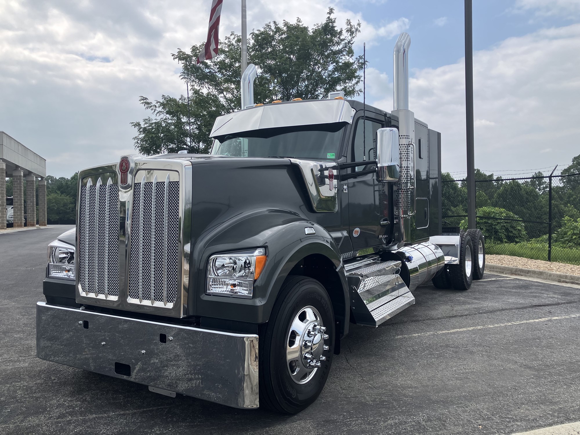 2026 Kenworth W990 - image 1 of 6