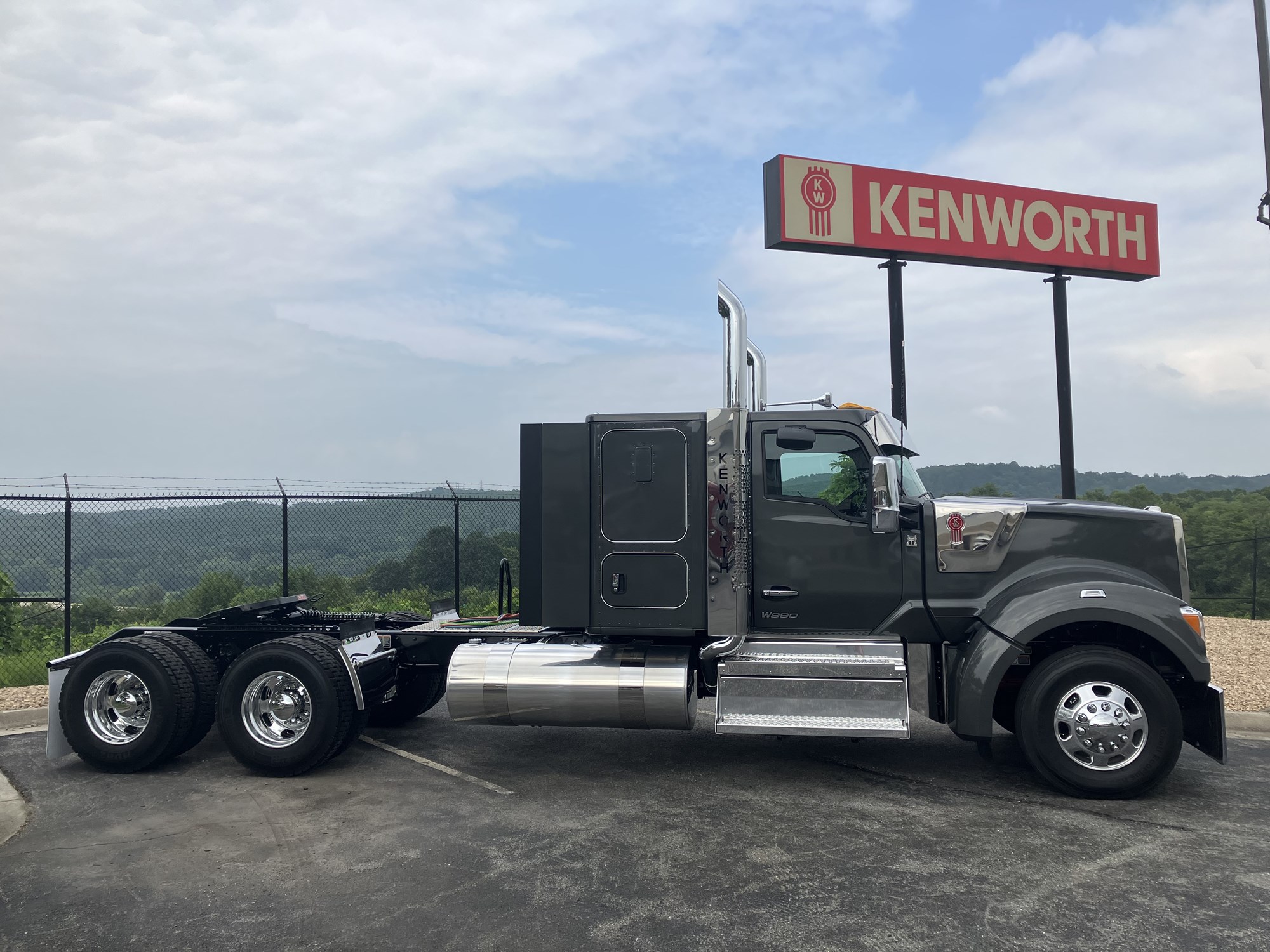 2026 Kenworth W990 - image 4 of 6