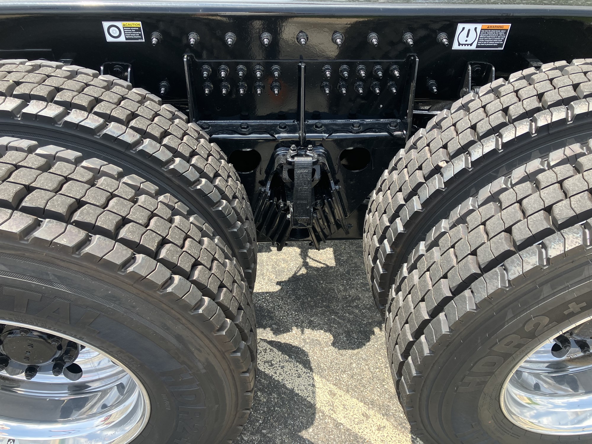 2026 Kenworth T880 - image 4 of 6