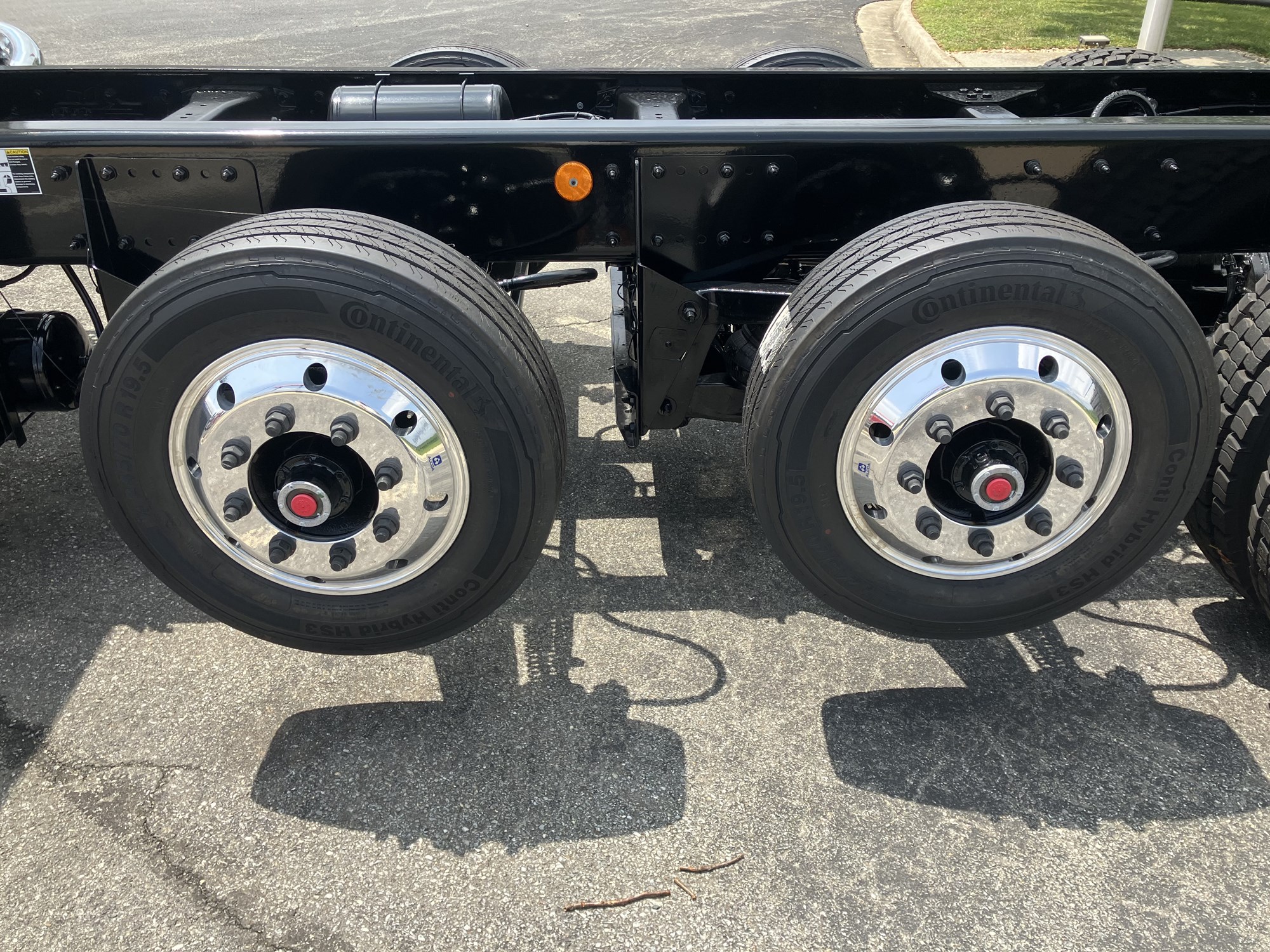 2026 Kenworth T880 - image 5 of 6