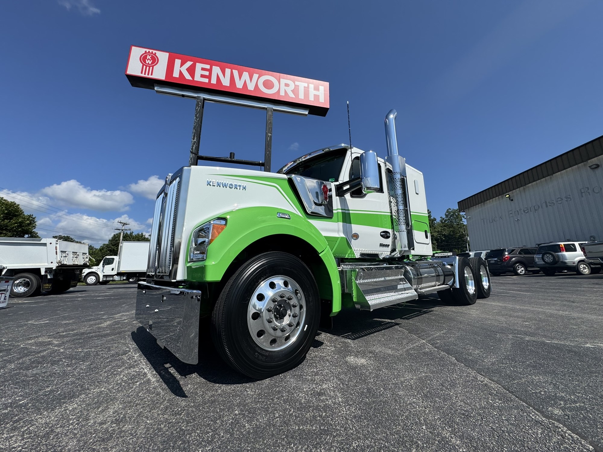 2026 Kenworth W990 - image 2 of 6