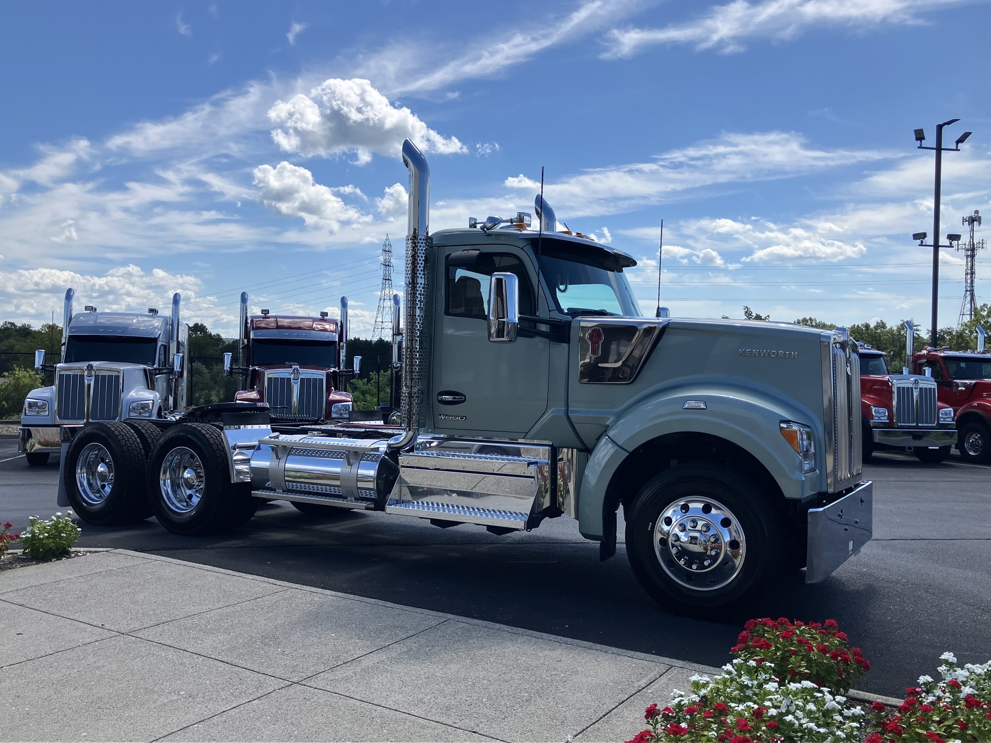 2026 Kenworth W990 - image 3 of 6