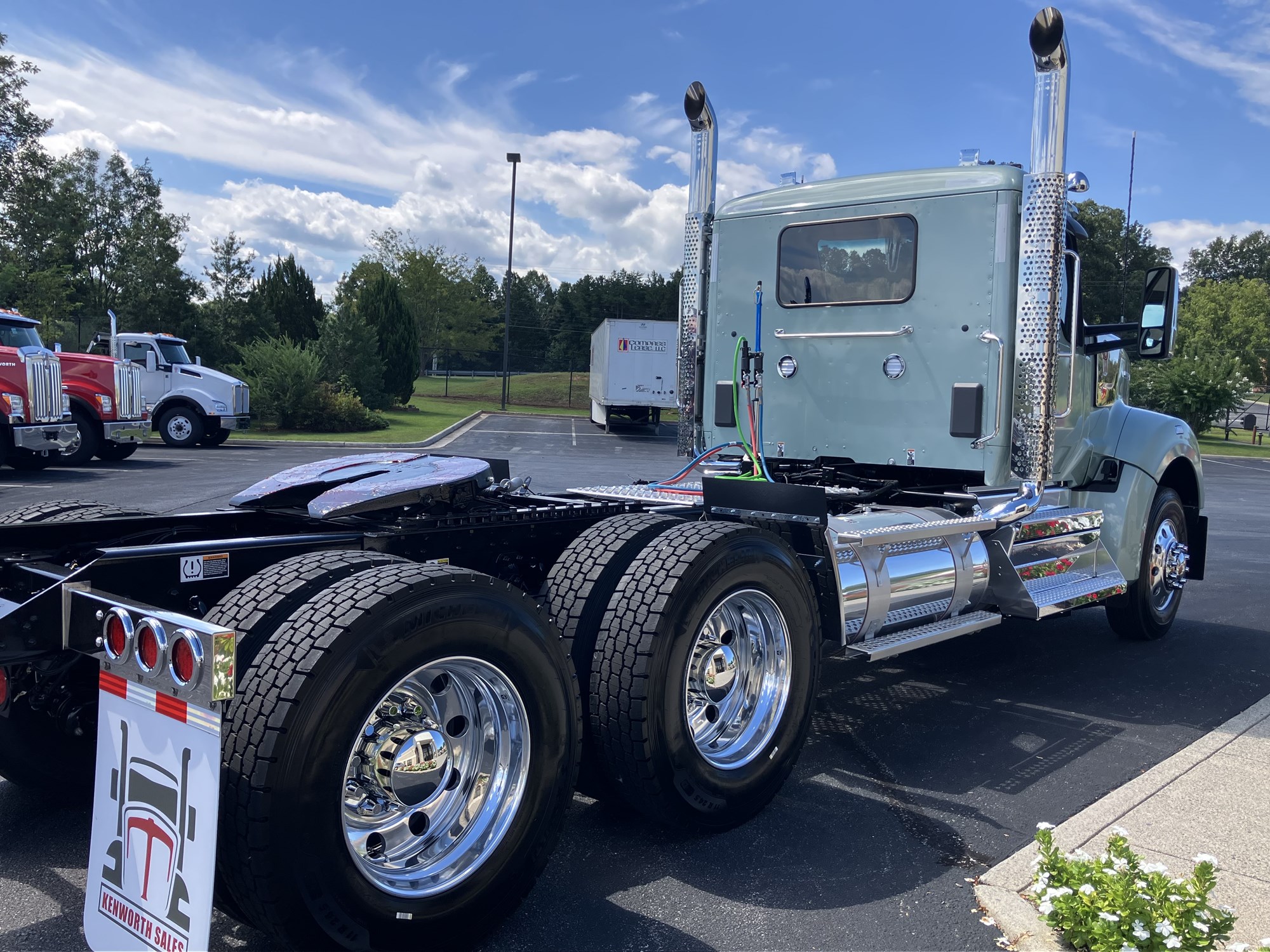 2026 Kenworth W990 - image 4 of 6