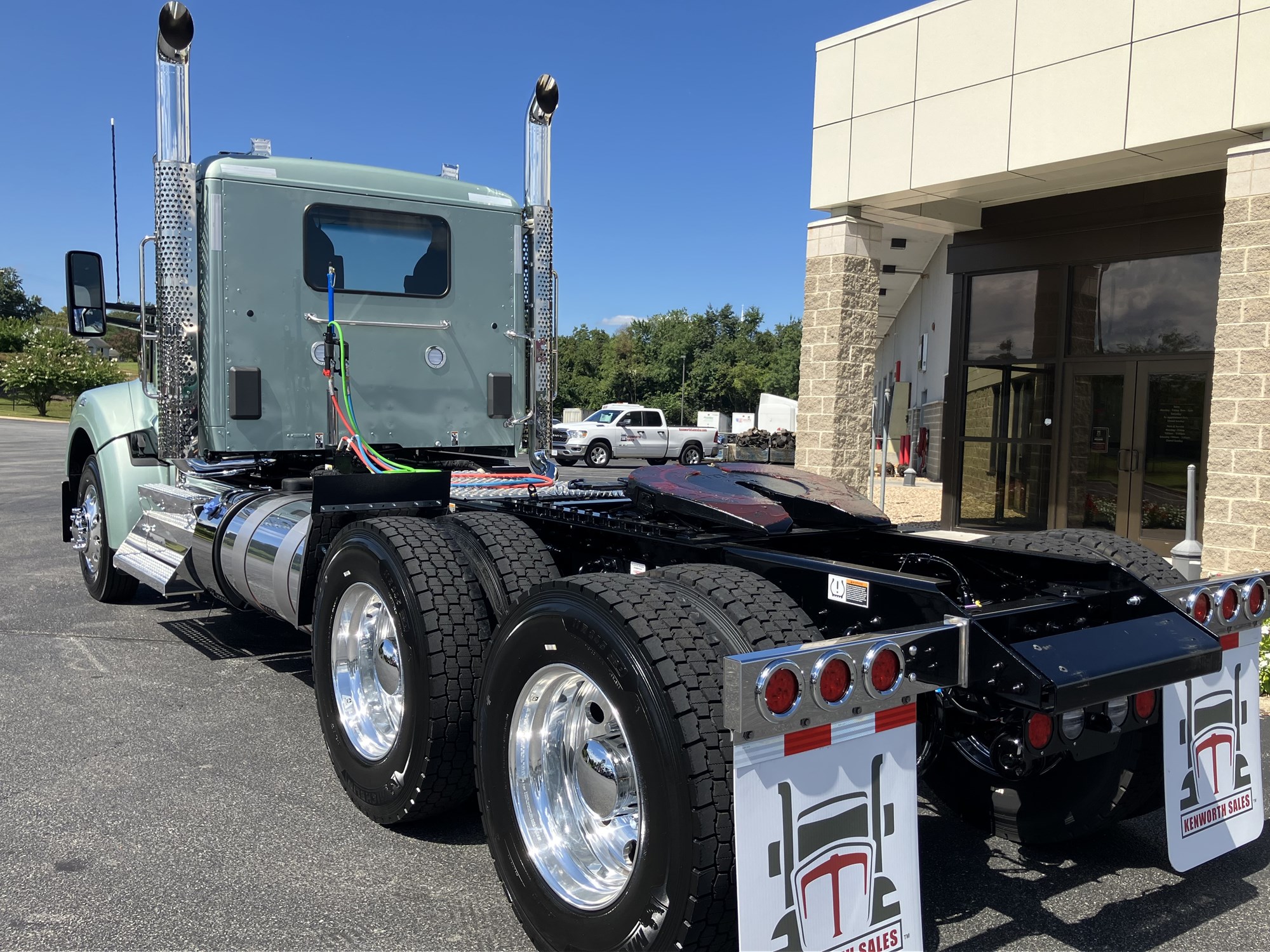 2026 Kenworth W990 - image 5 of 6