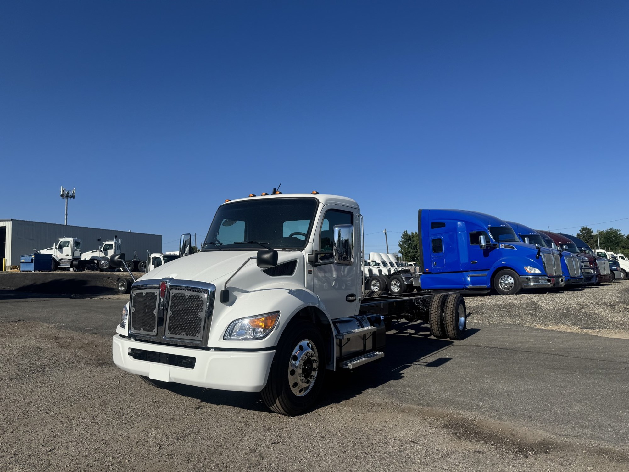 2026 Kenworth T280 - image 1 of 6