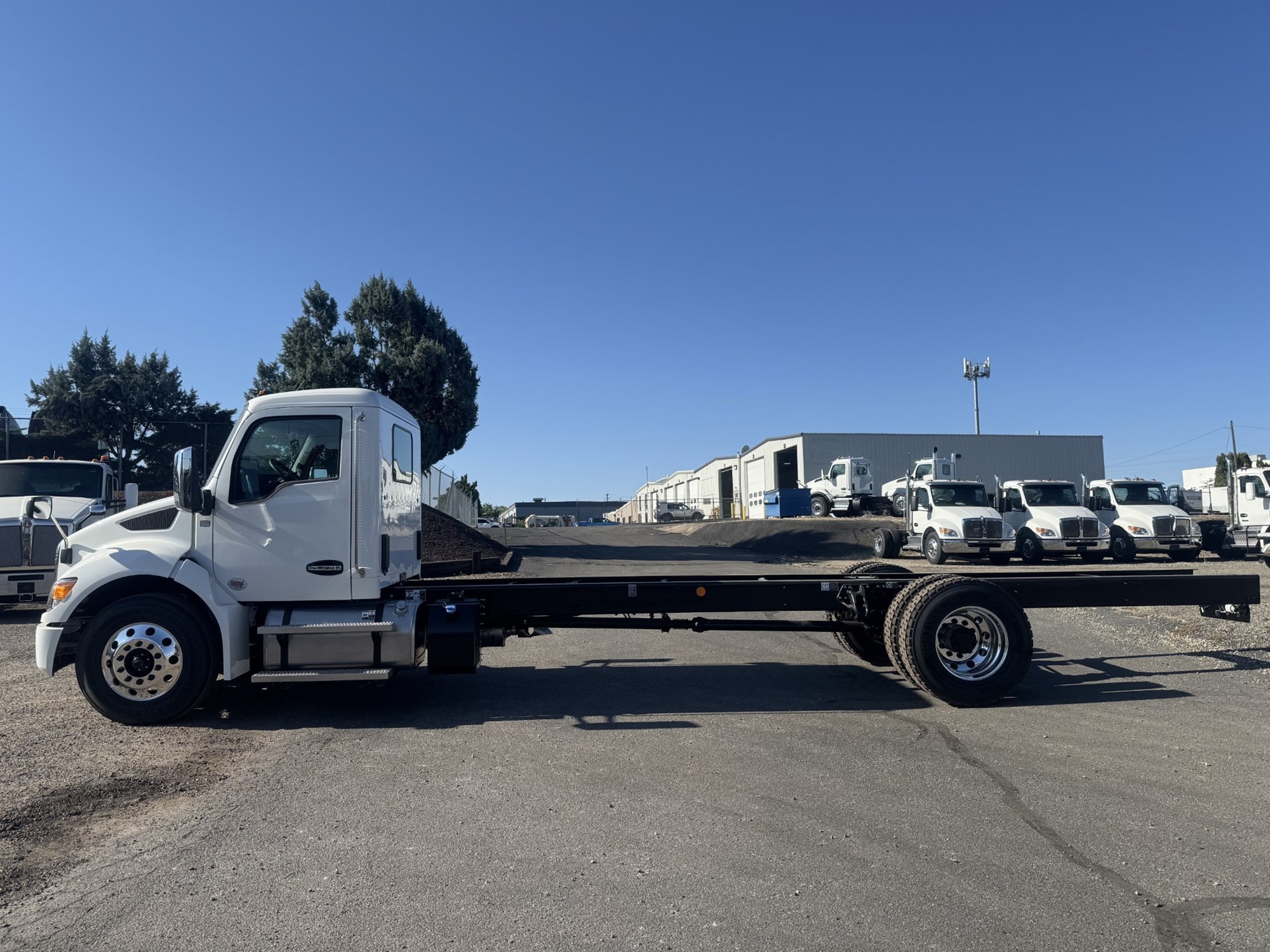 2026 Kenworth T280 - image 3 of 6