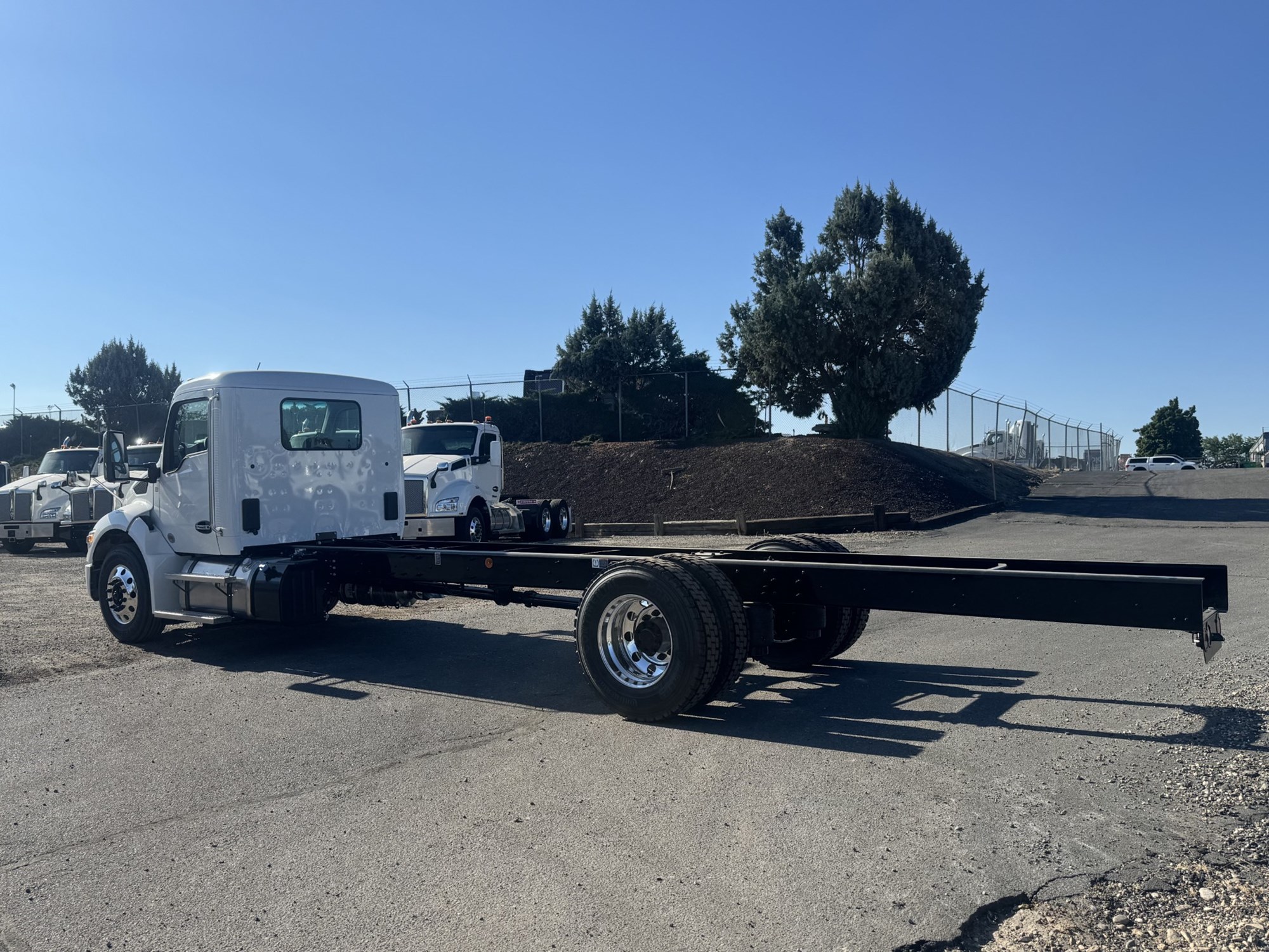 2026 Kenworth T280 - image 4 of 6