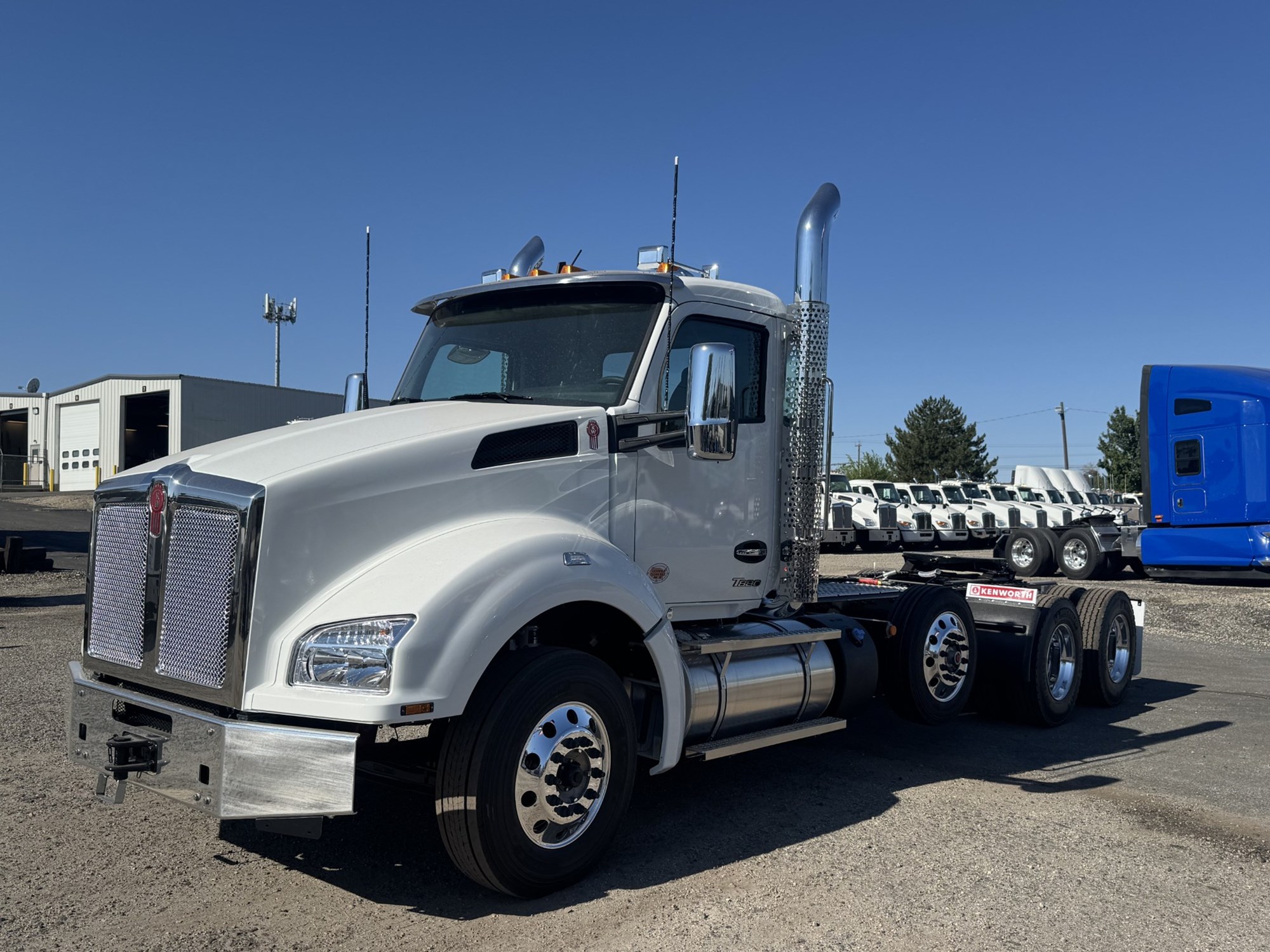 2026 Kenworth T880 - image 1 of 6
