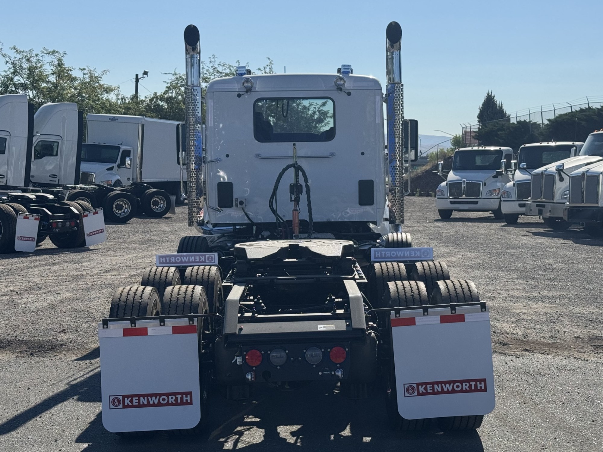 2026 Kenworth T880 - image 4 of 6