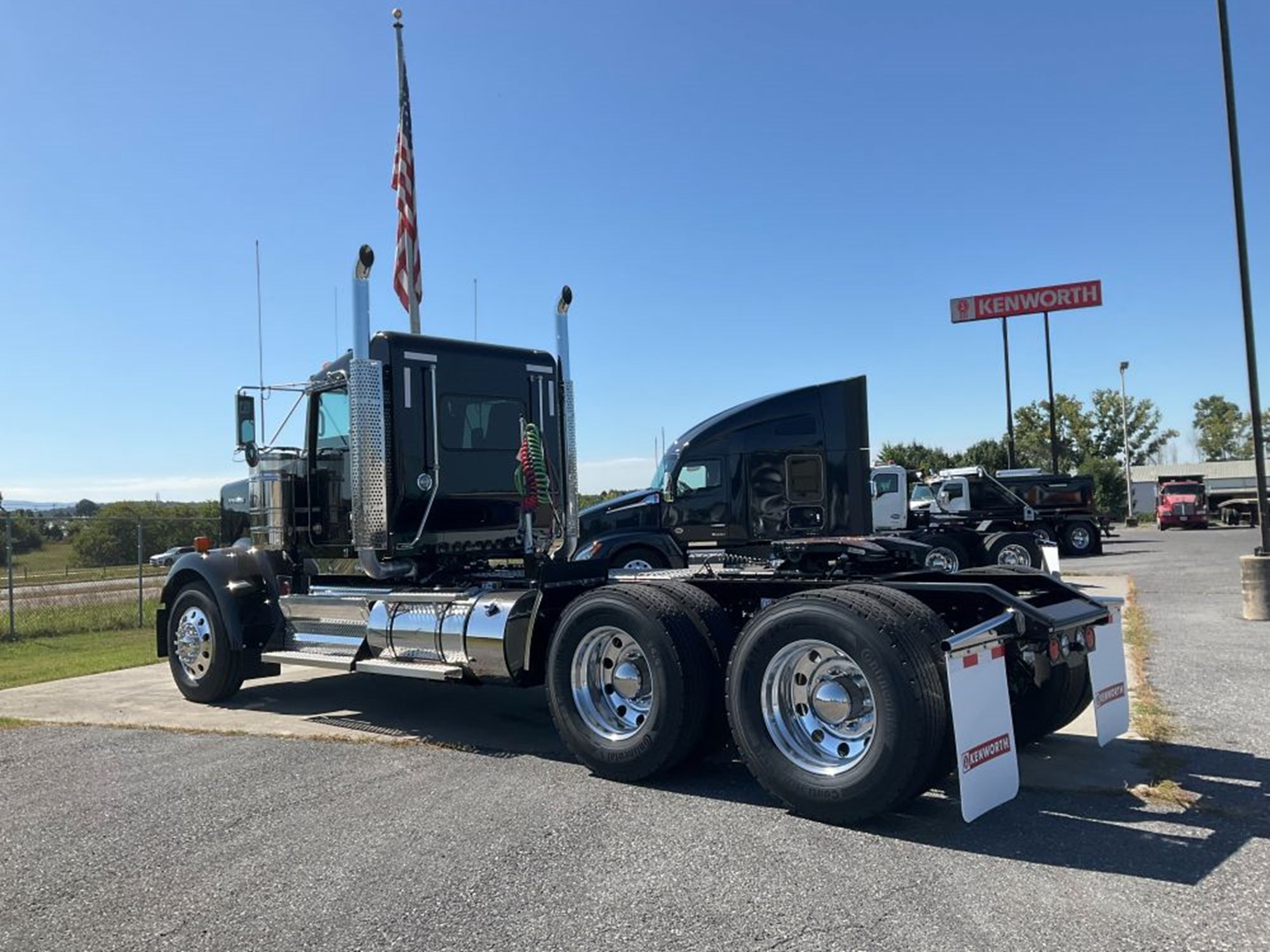 2026 Kenworth W900B 2026 Kenworth W900B - image 3 of 6