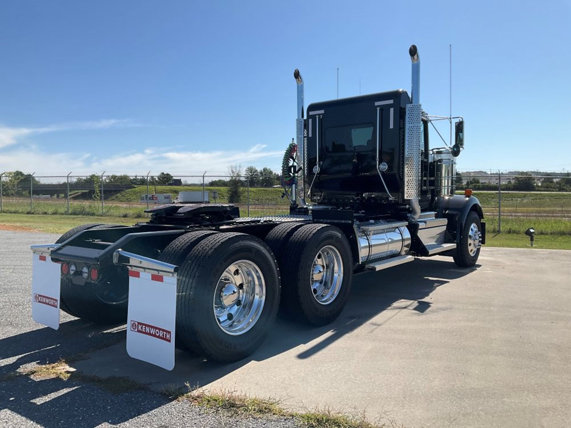2026 Kenworth W900B 2026 Kenworth W900B - image 5 of 6