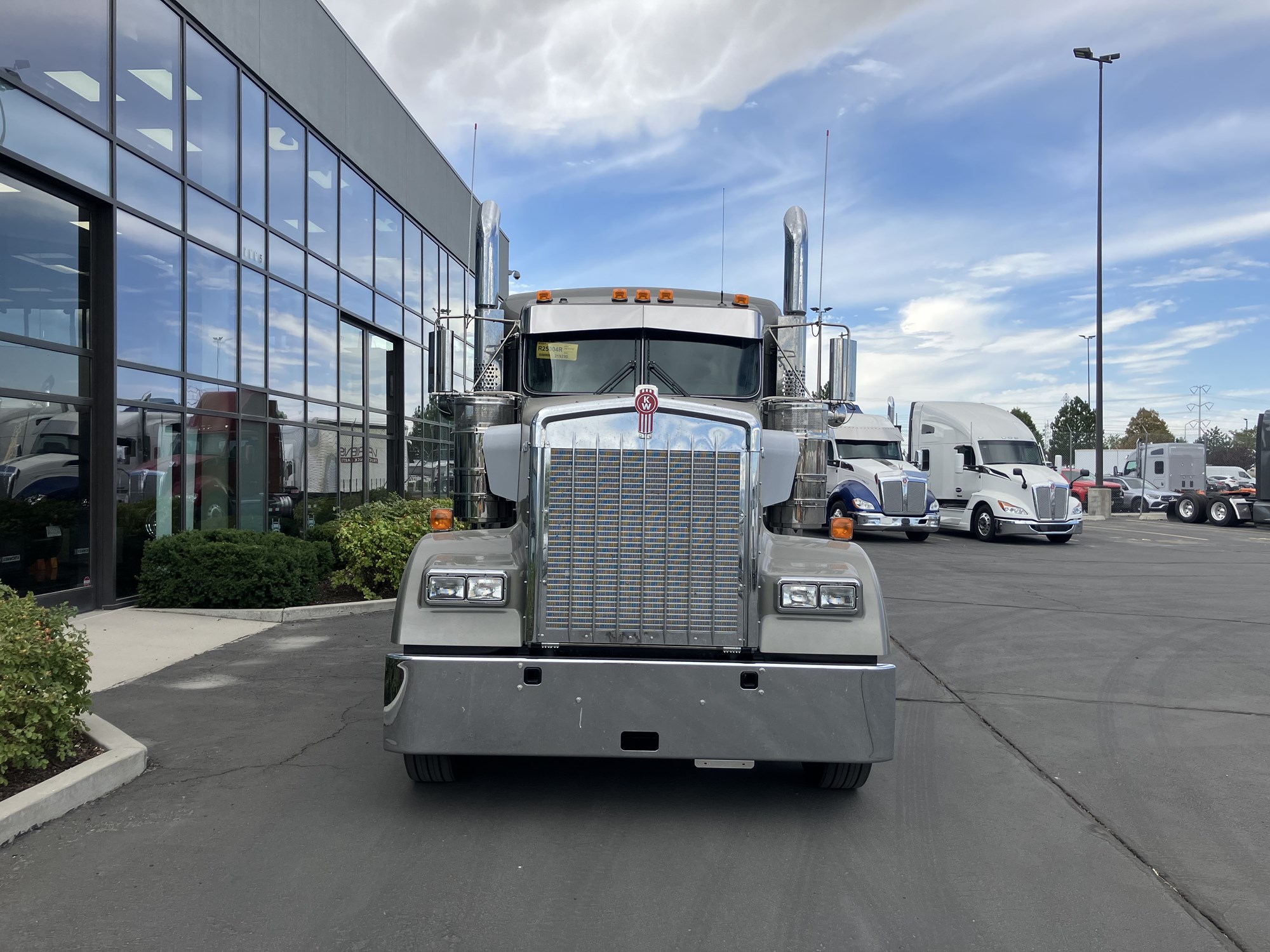 2026 Kenworth W900B - image 2 of 6