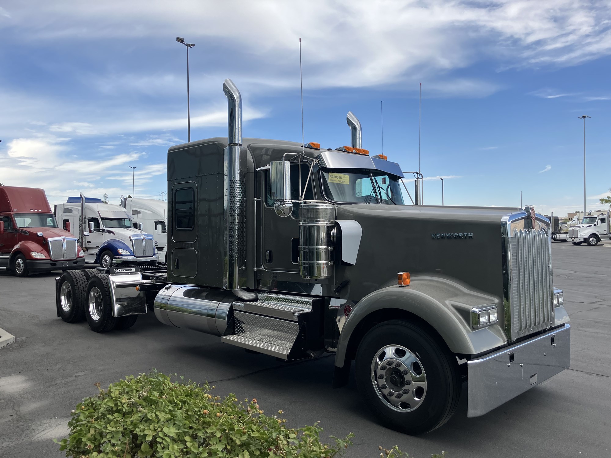 2026 Kenworth W900B - image 3 of 6