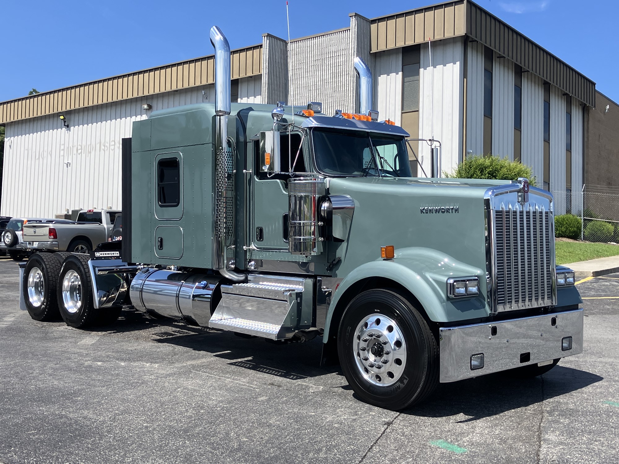2026 Kenworth W900B - image 3 of 6