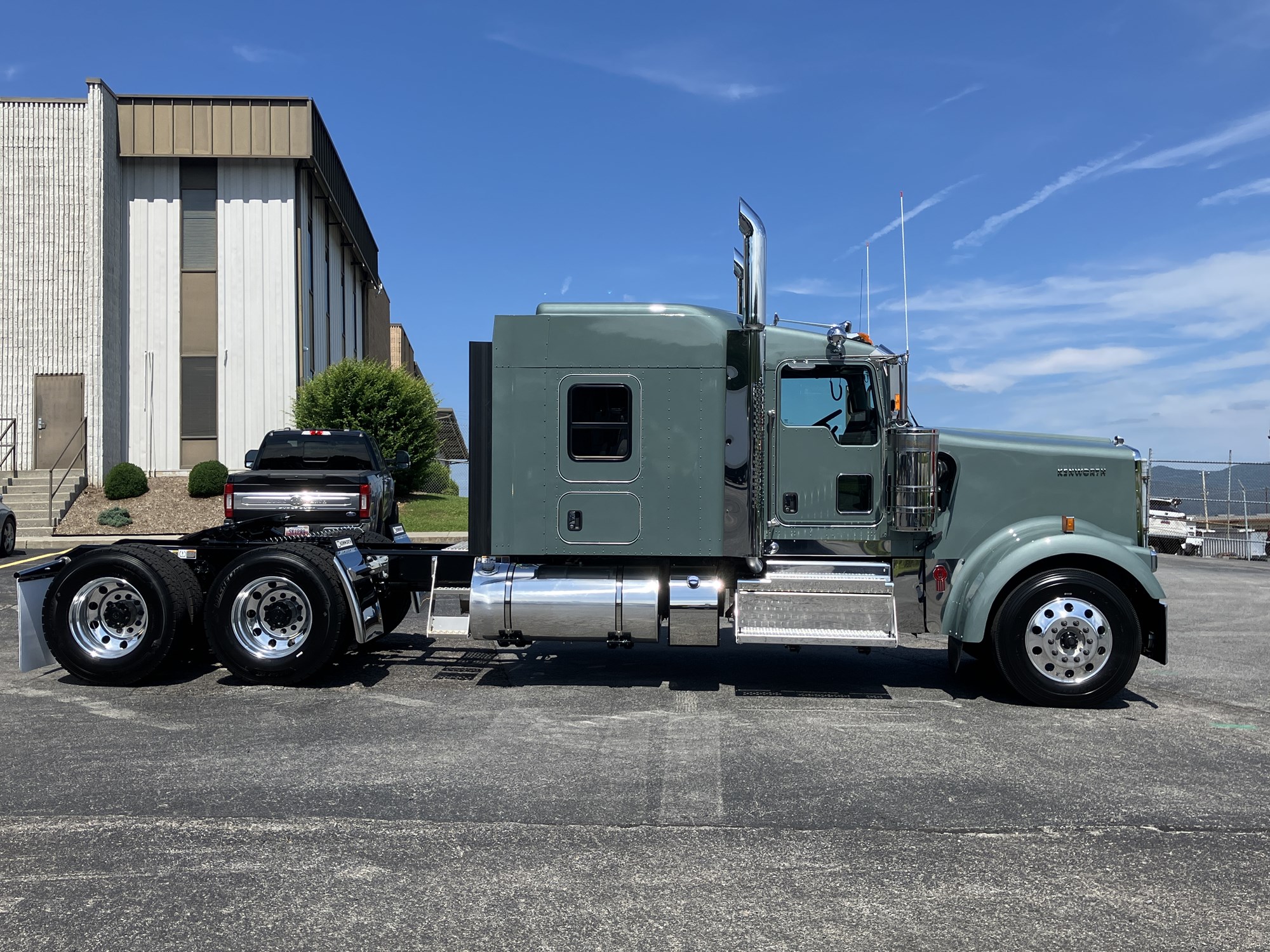 2026 Kenworth W900B - image 4 of 6