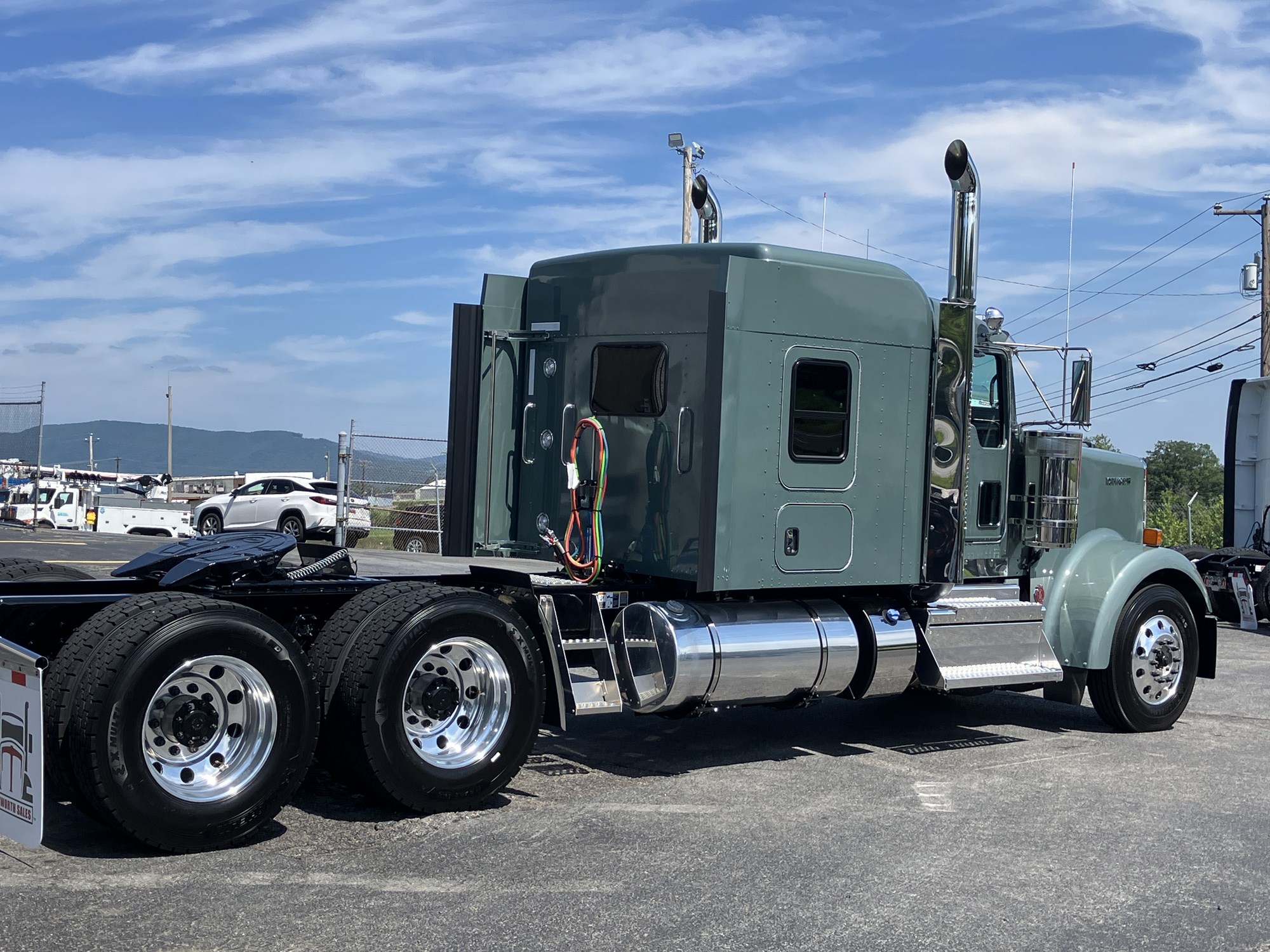 2026 Kenworth W900B - image 5 of 6
