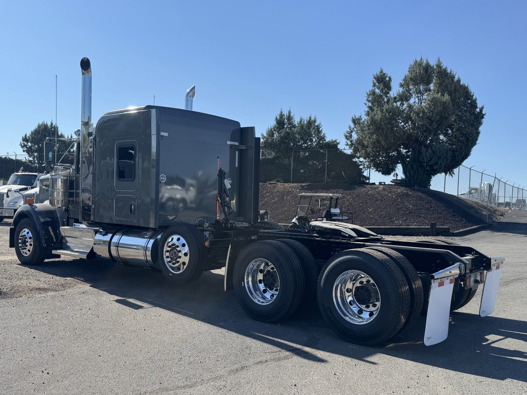 2026 Kenworth W900B - image 3 of 6
