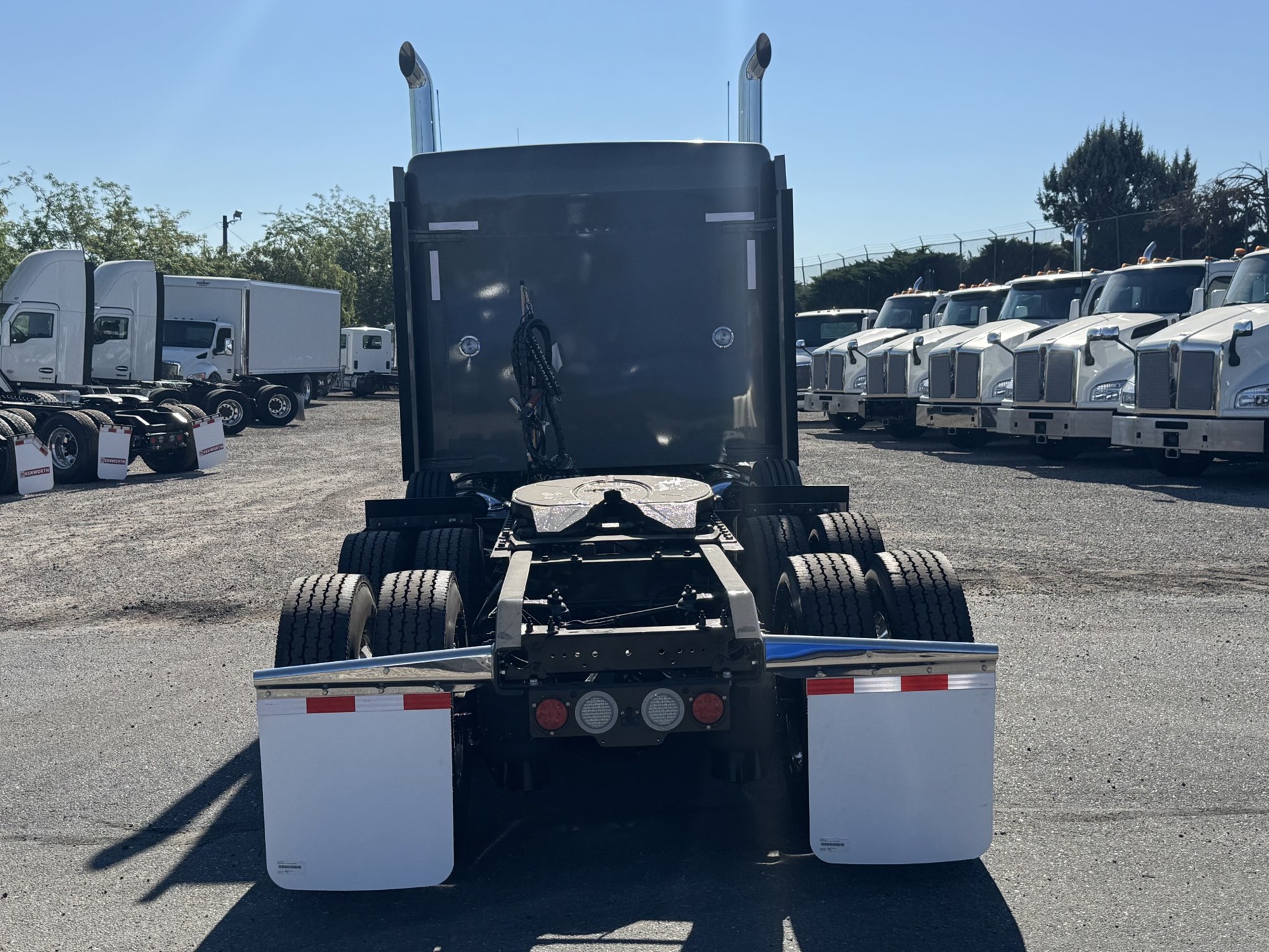 2026 Kenworth W900B - image 4 of 6