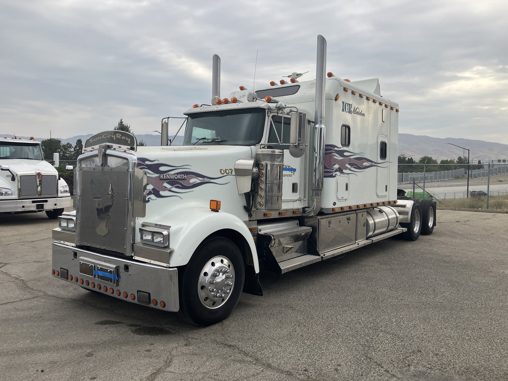 1999 Kenworth W900 - image 1 of 6