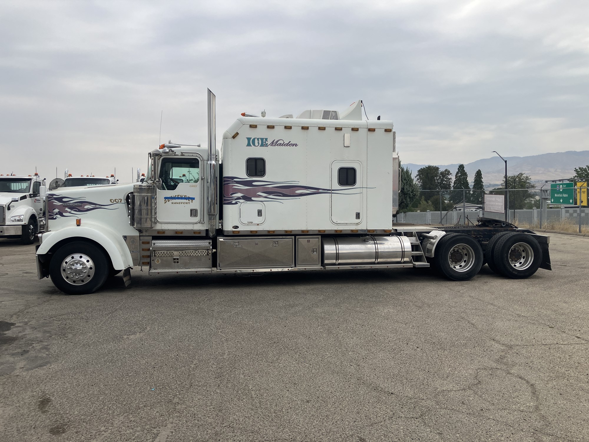 1999 Kenworth W900 - image 2 of 6