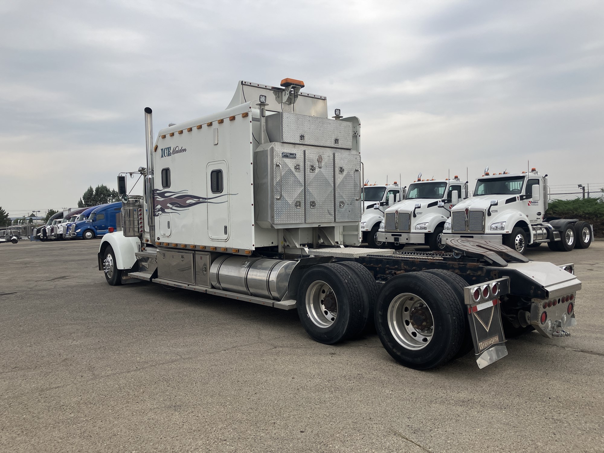 1999 Kenworth W900 - image 3 of 6