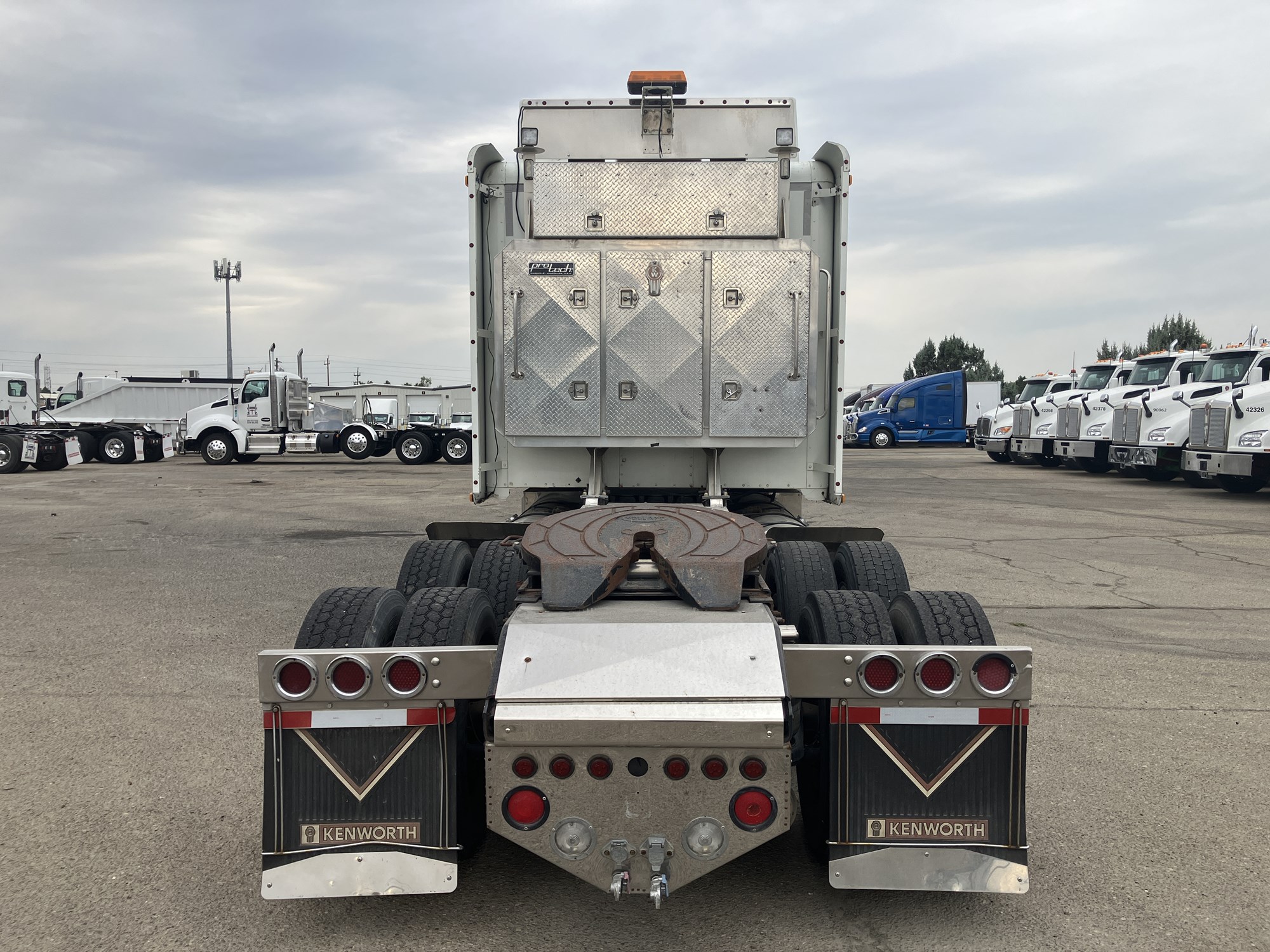 1999 Kenworth W900 - image 4 of 6