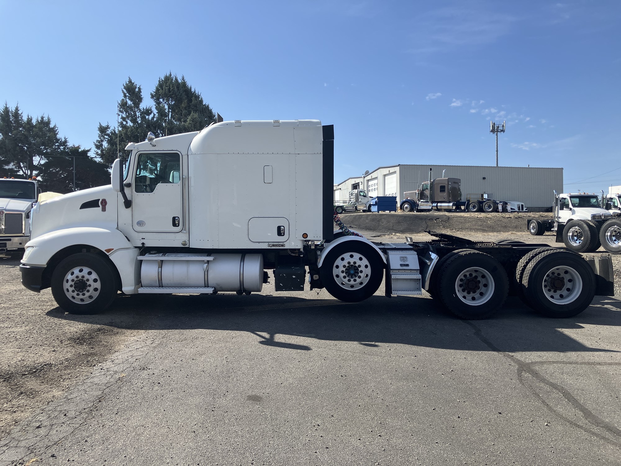 2013 Kenworth T600 - image 2 of 6
