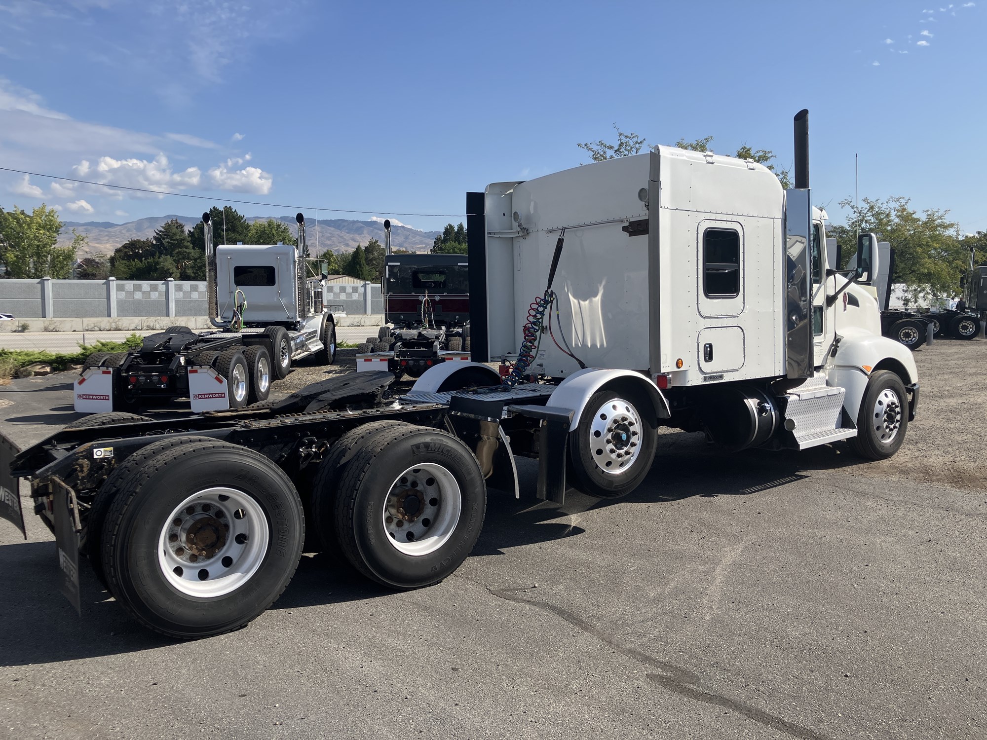 2013 Kenworth T600 - image 5 of 6