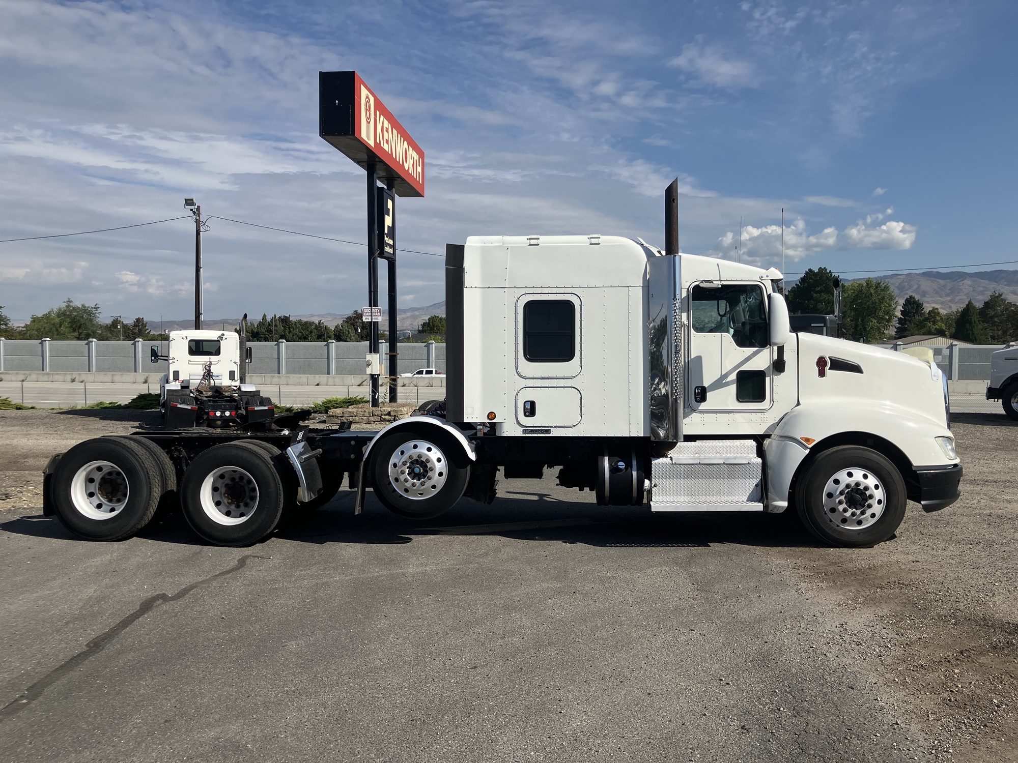 2013 Kenworth T600 - image 6 of 6