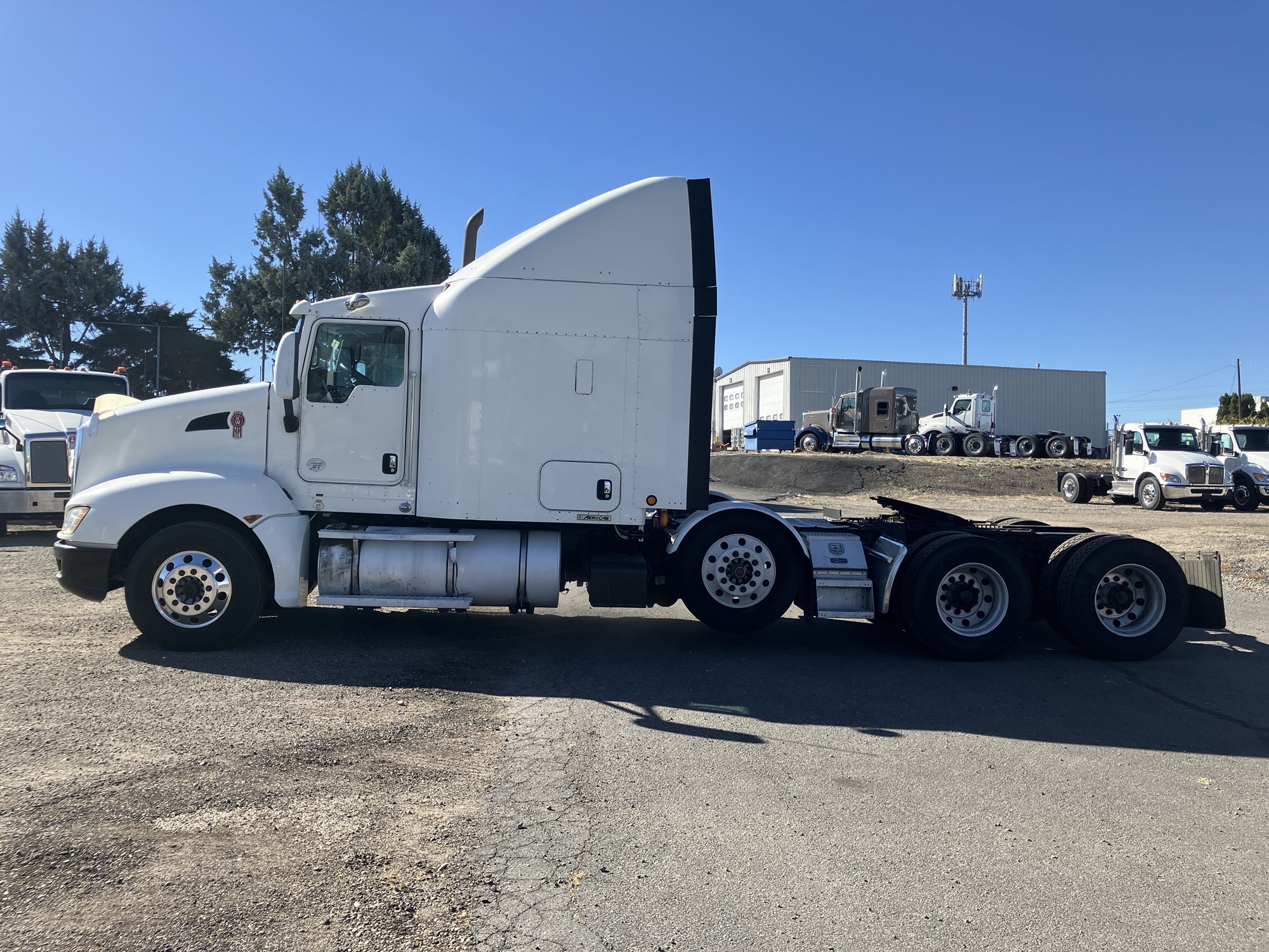 2013 Kenworth T600B - image 2 of 6