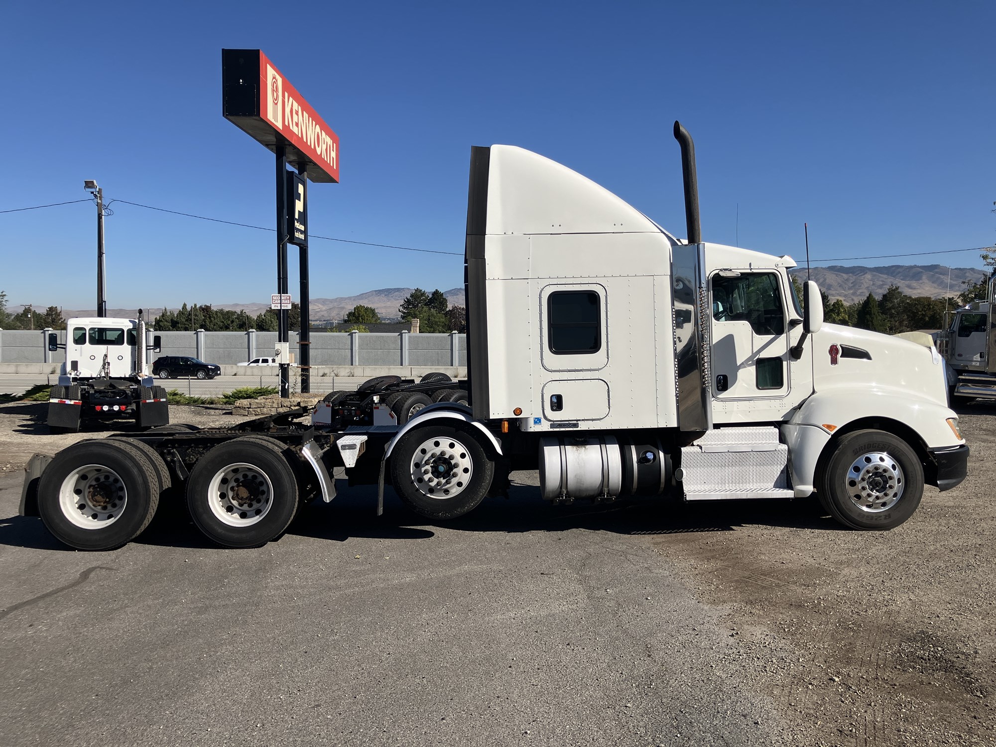 2013 Kenworth T600B - image 6 of 6