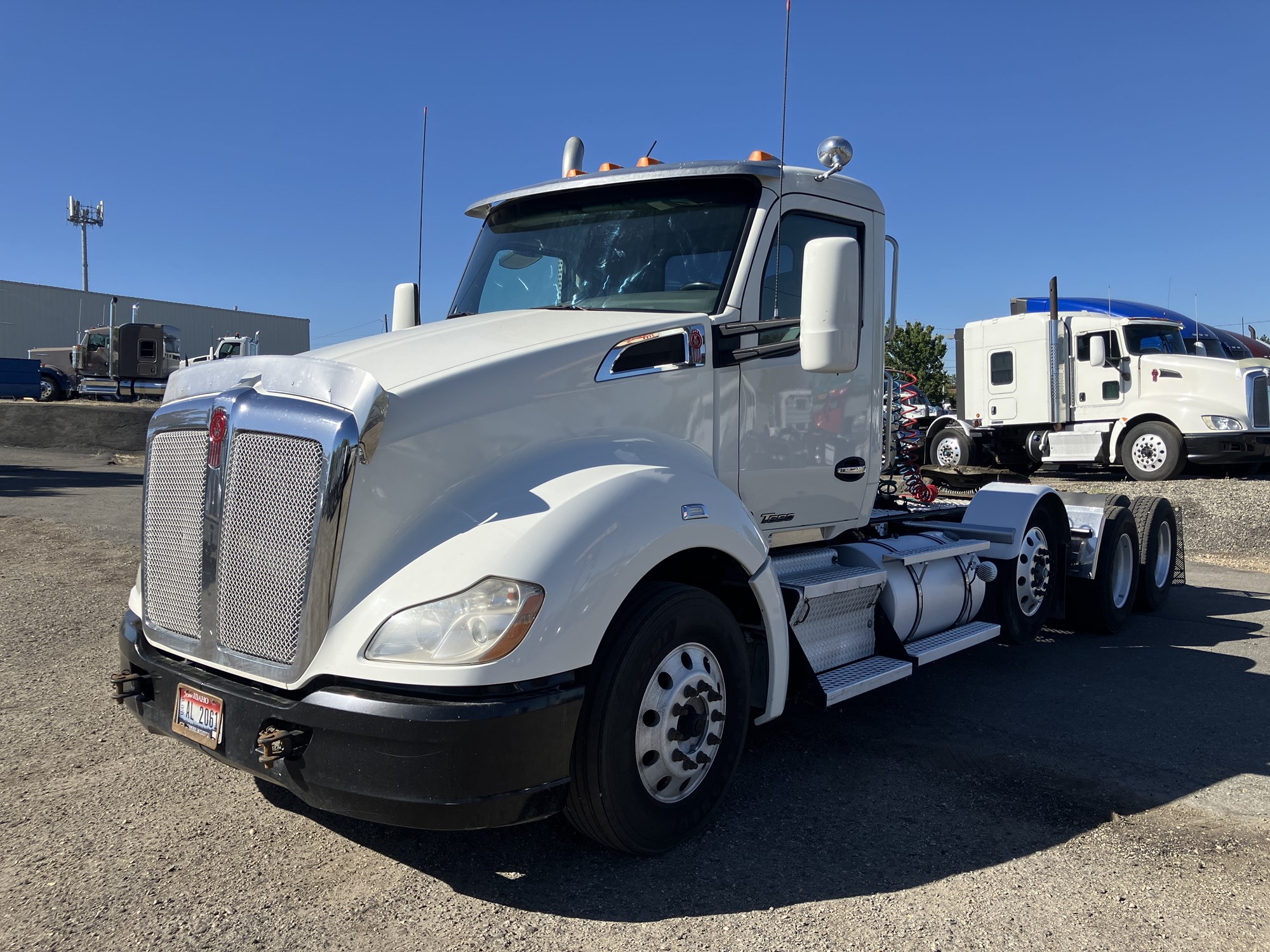 2017 Kenworth T680 - image 1 of 6